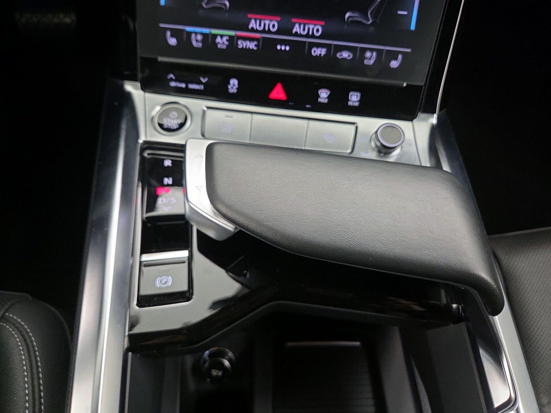 Thumbnail: 2023 Audi e-tron S - 18