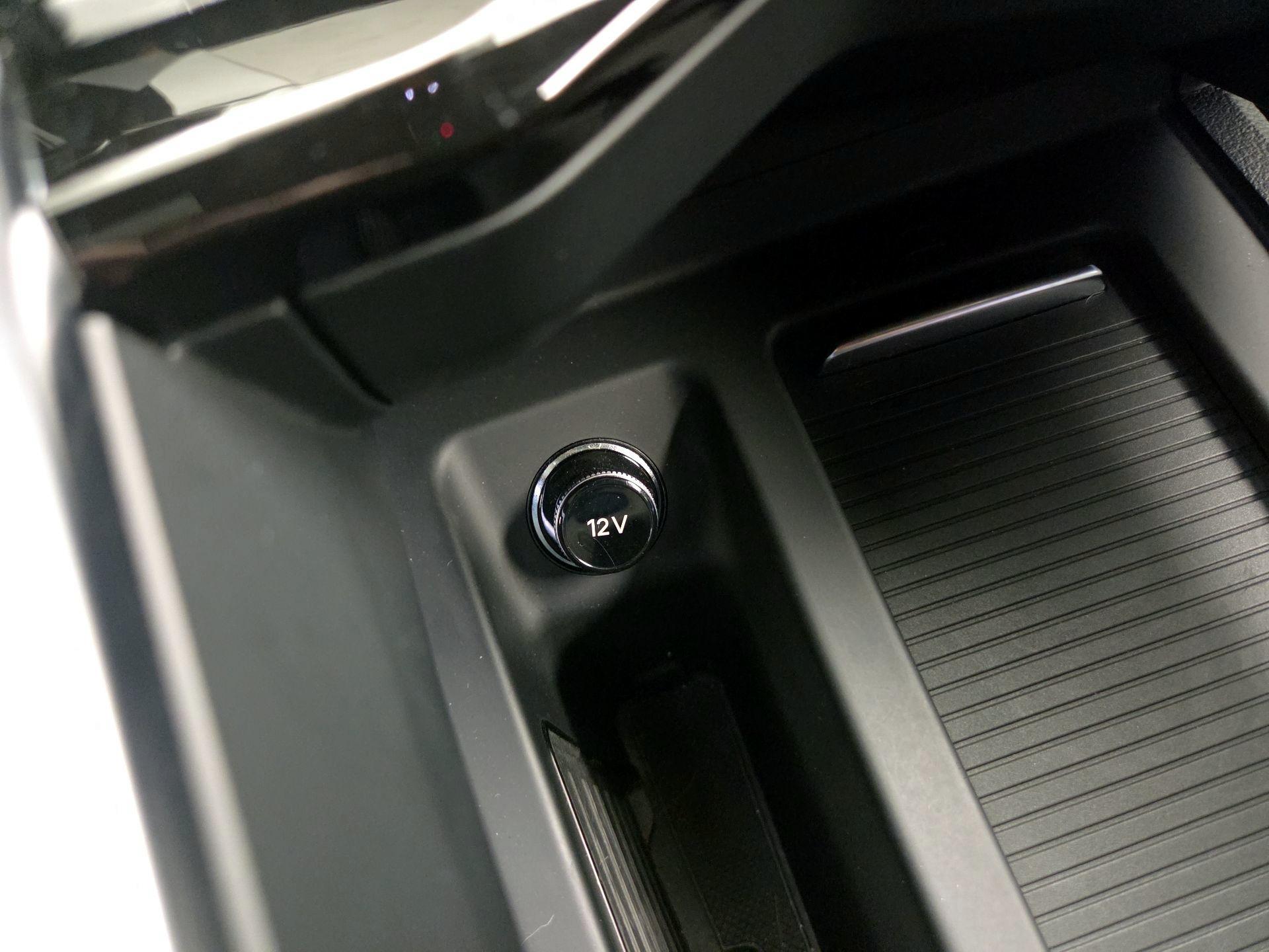 Thumbnail: 2023 Audi e-tron S - 19