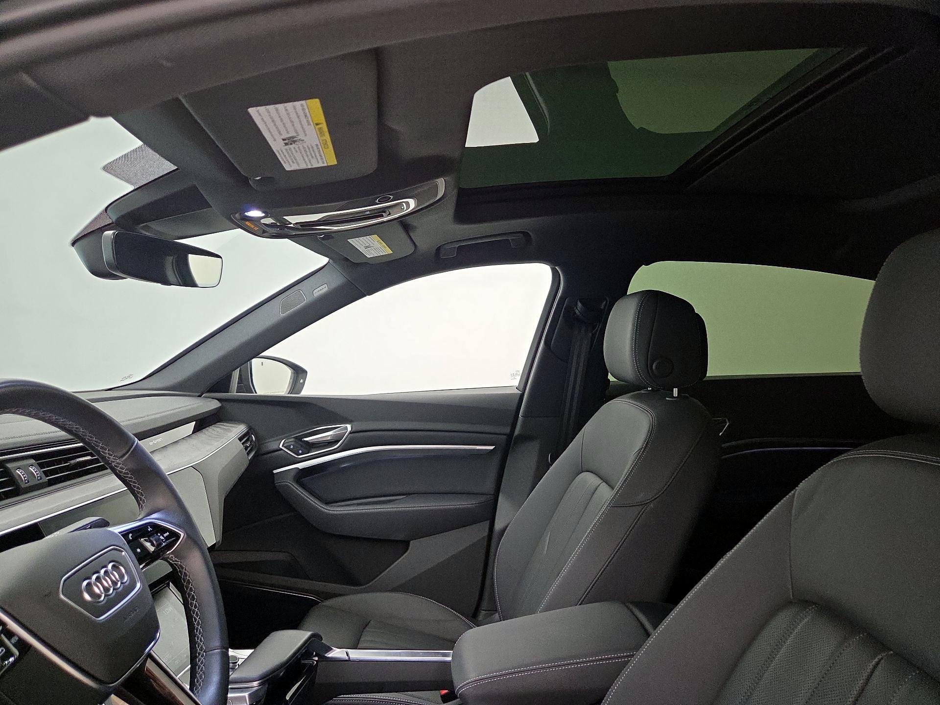 Thumbnail: 2023 Audi e-tron S - 20