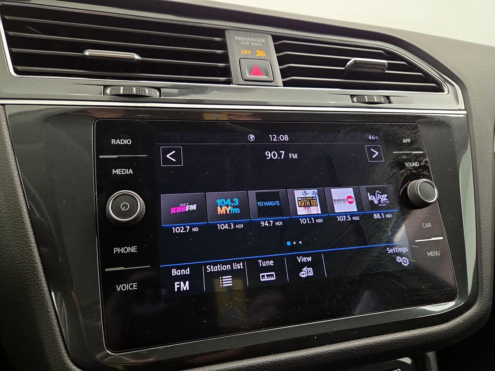 Thumbnail: 2020 Volkswagen Tiguan - 15