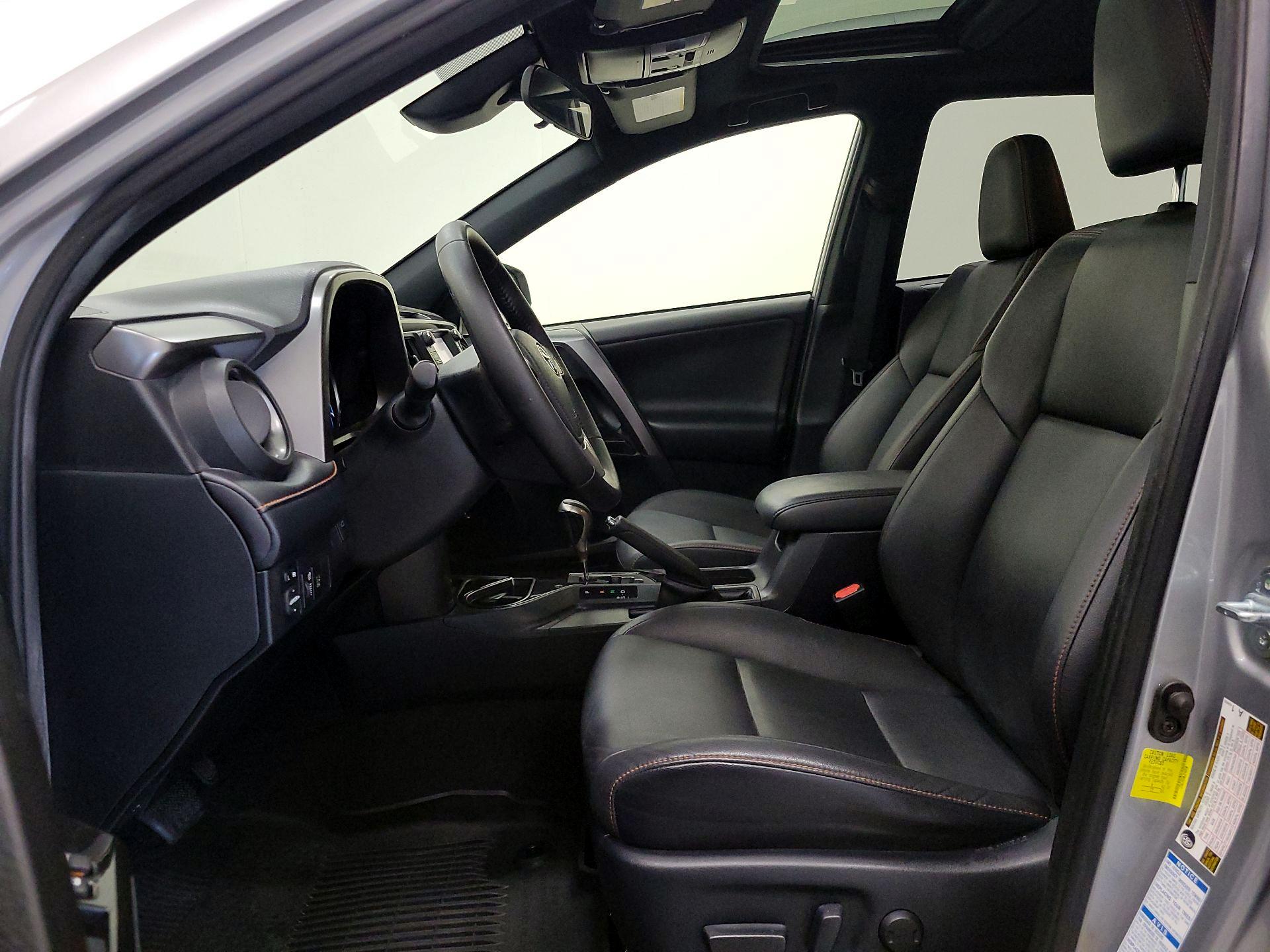 Thumbnail: 2018 Toyota RAV4 - 11