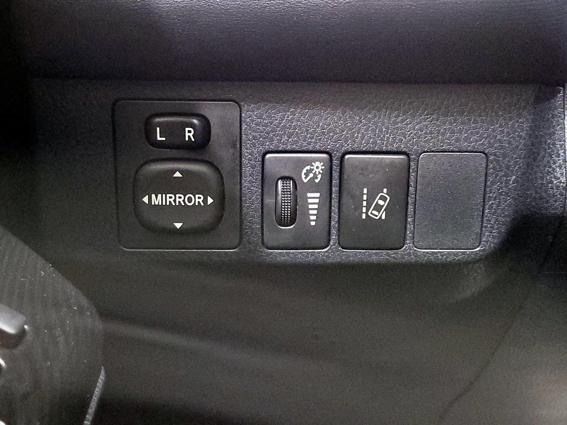 Thumbnail: 2018 Toyota RAV4 - 13