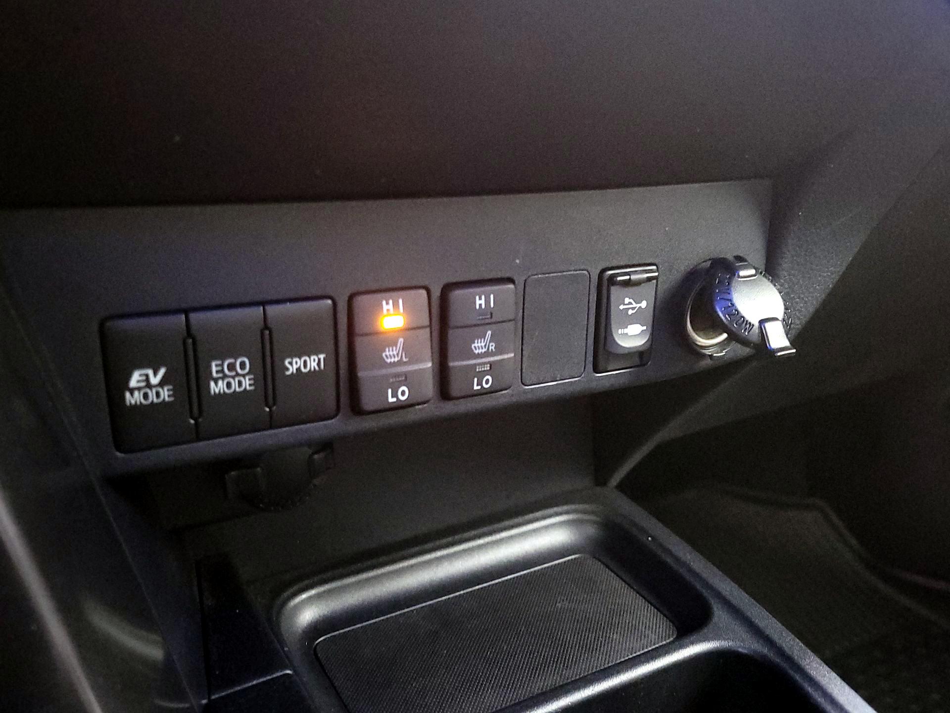 Thumbnail: 2018 Toyota RAV4 - 19