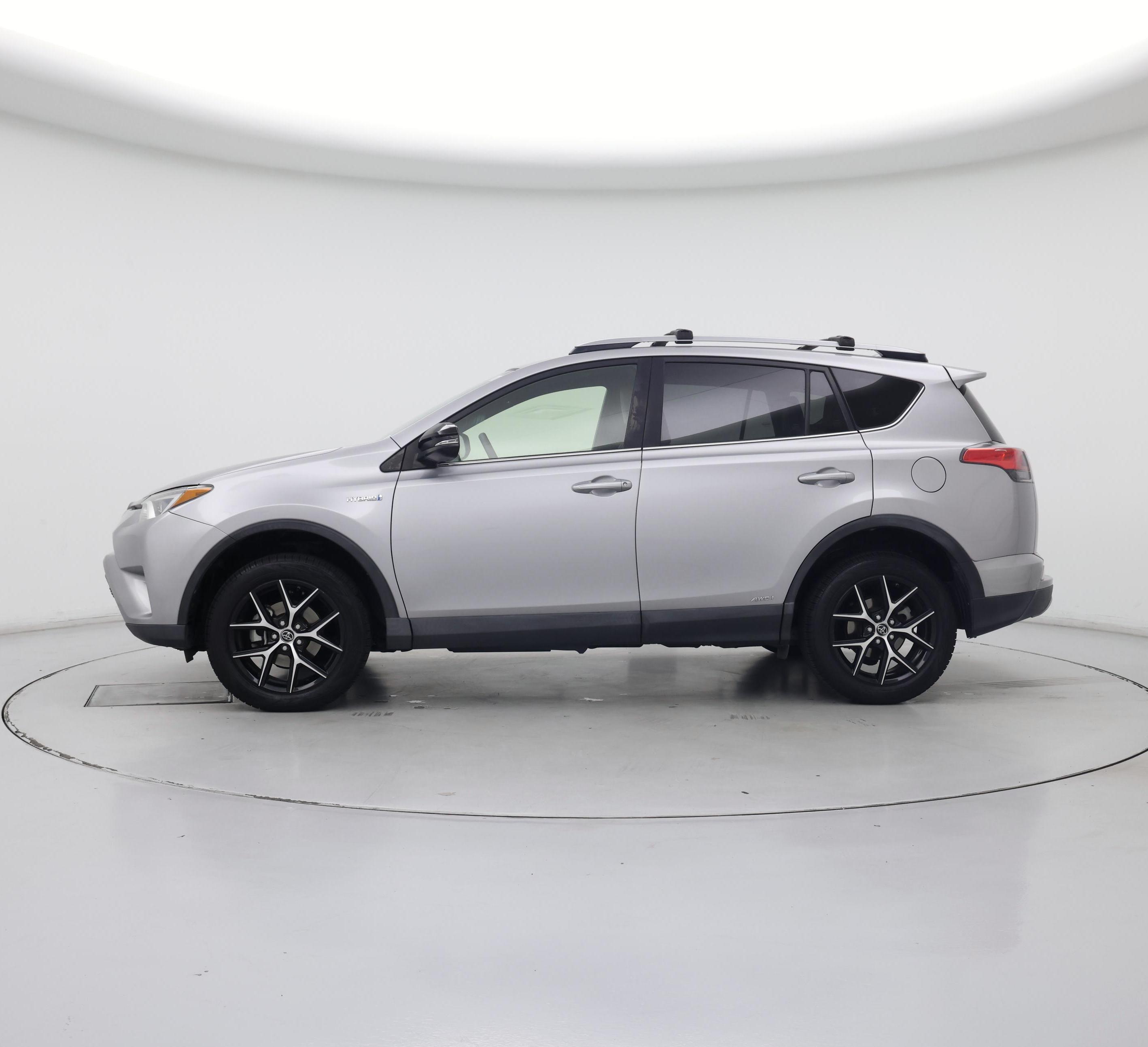 Thumbnail: 2018 Toyota RAV4 - 3