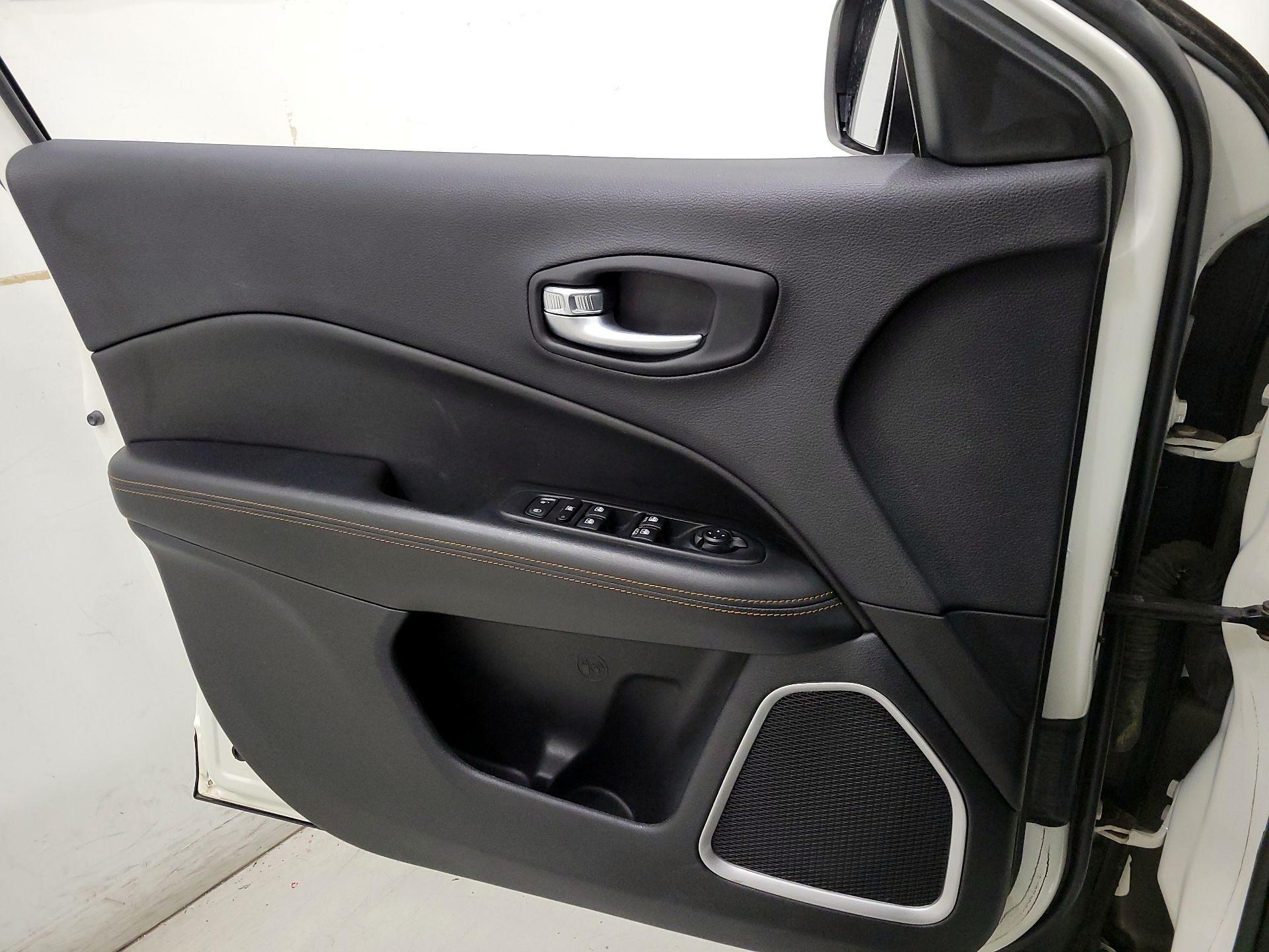 Thumbnail: 2018 Jeep Compass - 12