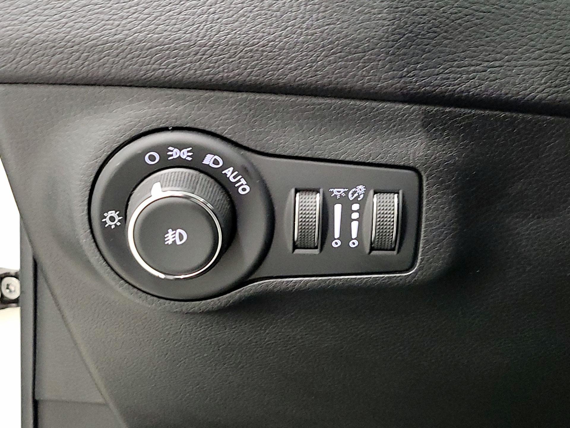 Thumbnail: 2018 Jeep Compass - 13