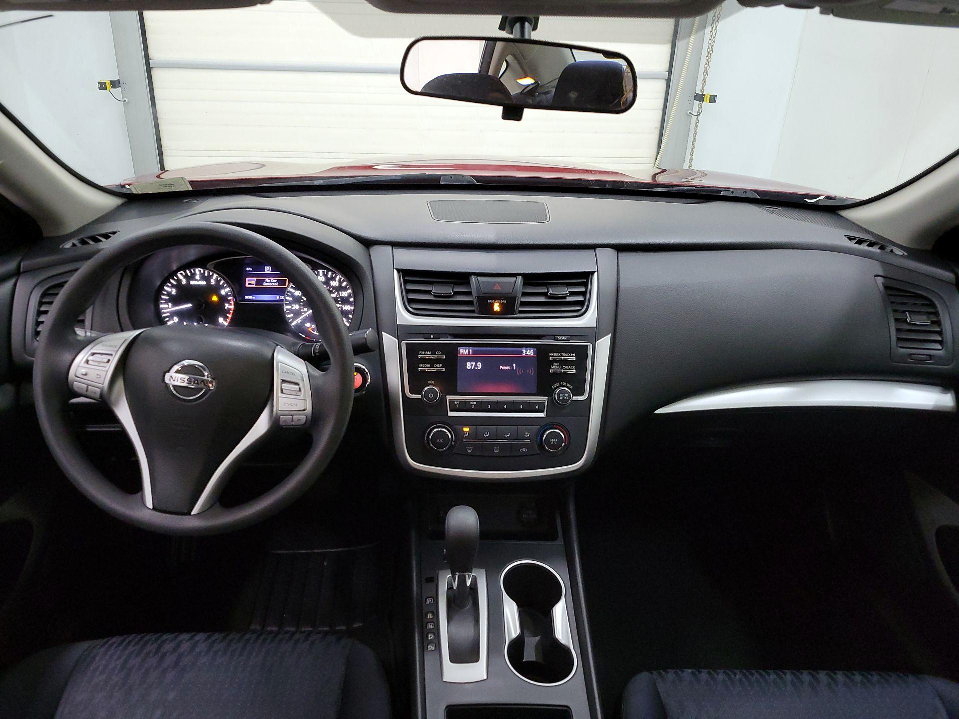 Thumbnail: 2017 Nissan Altima - 9