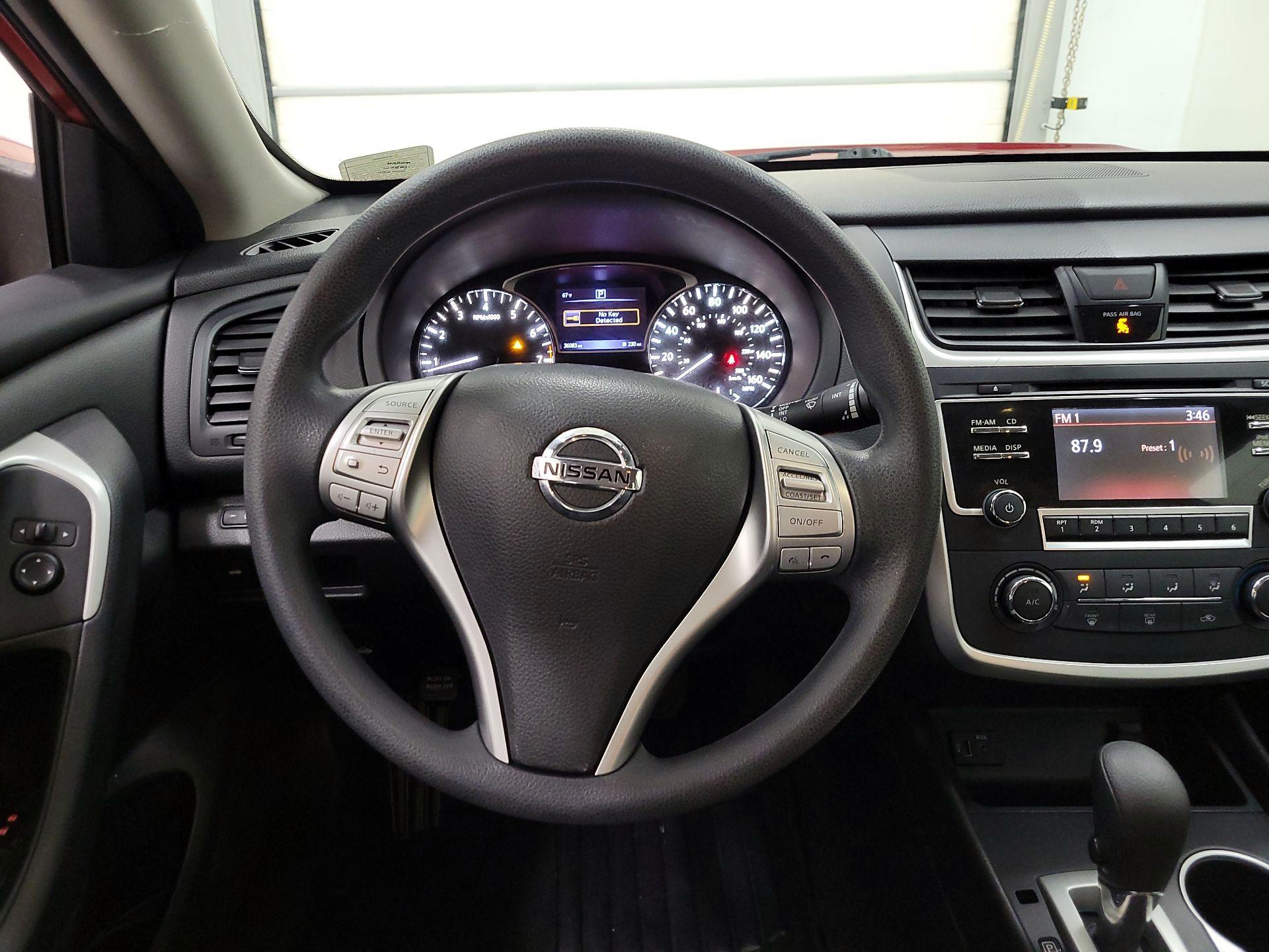 Thumbnail: 2017 Nissan Altima - 10