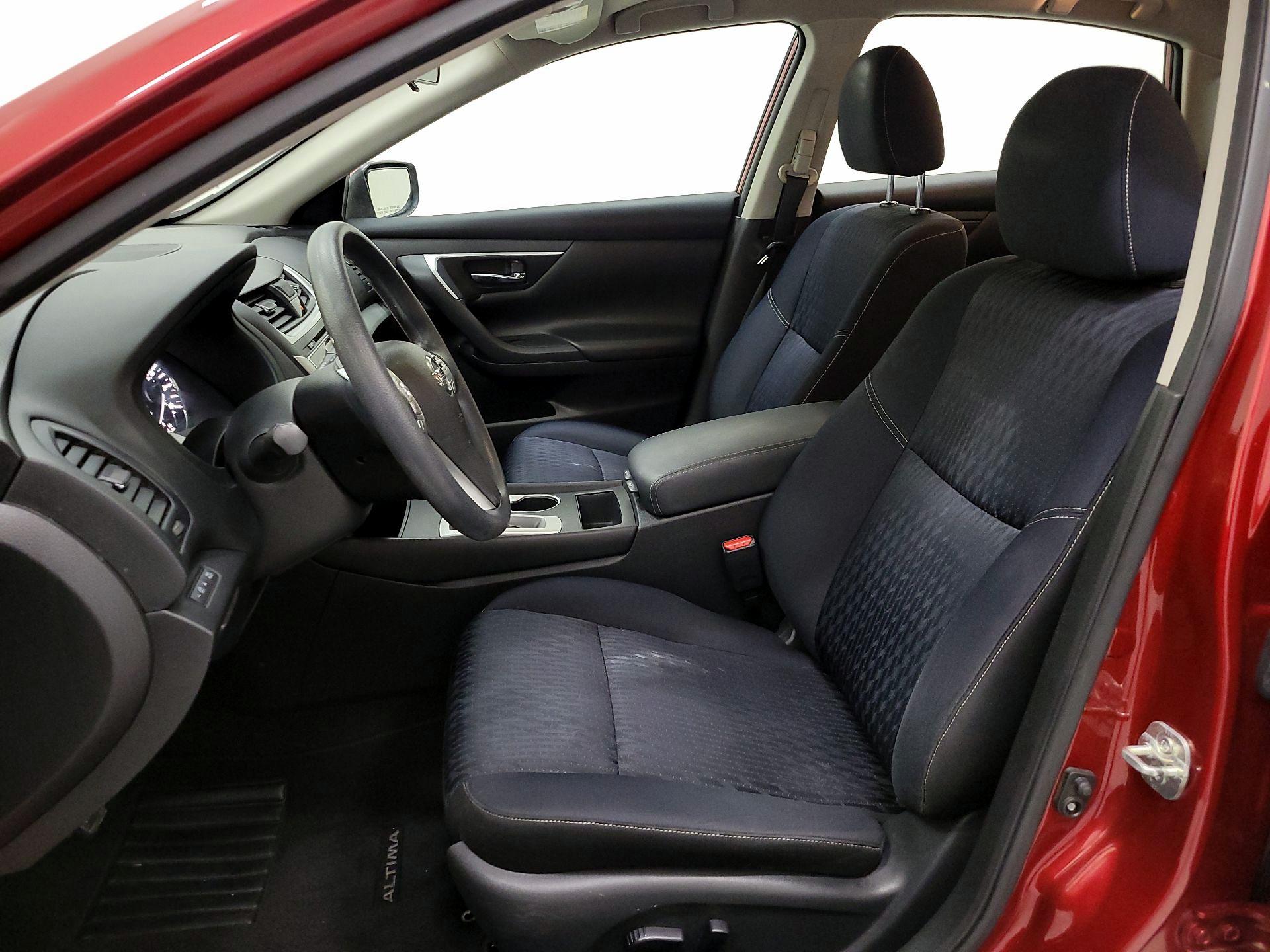 Thumbnail: 2017 Nissan Altima - 11