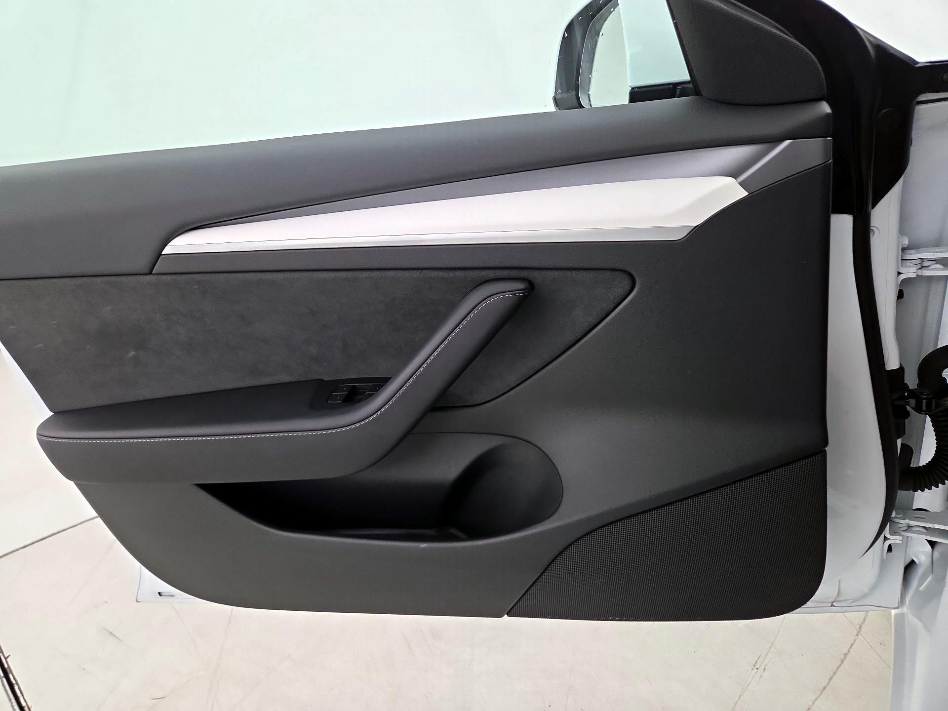 Thumbnail: 2023 Tesla Model 3 - 12