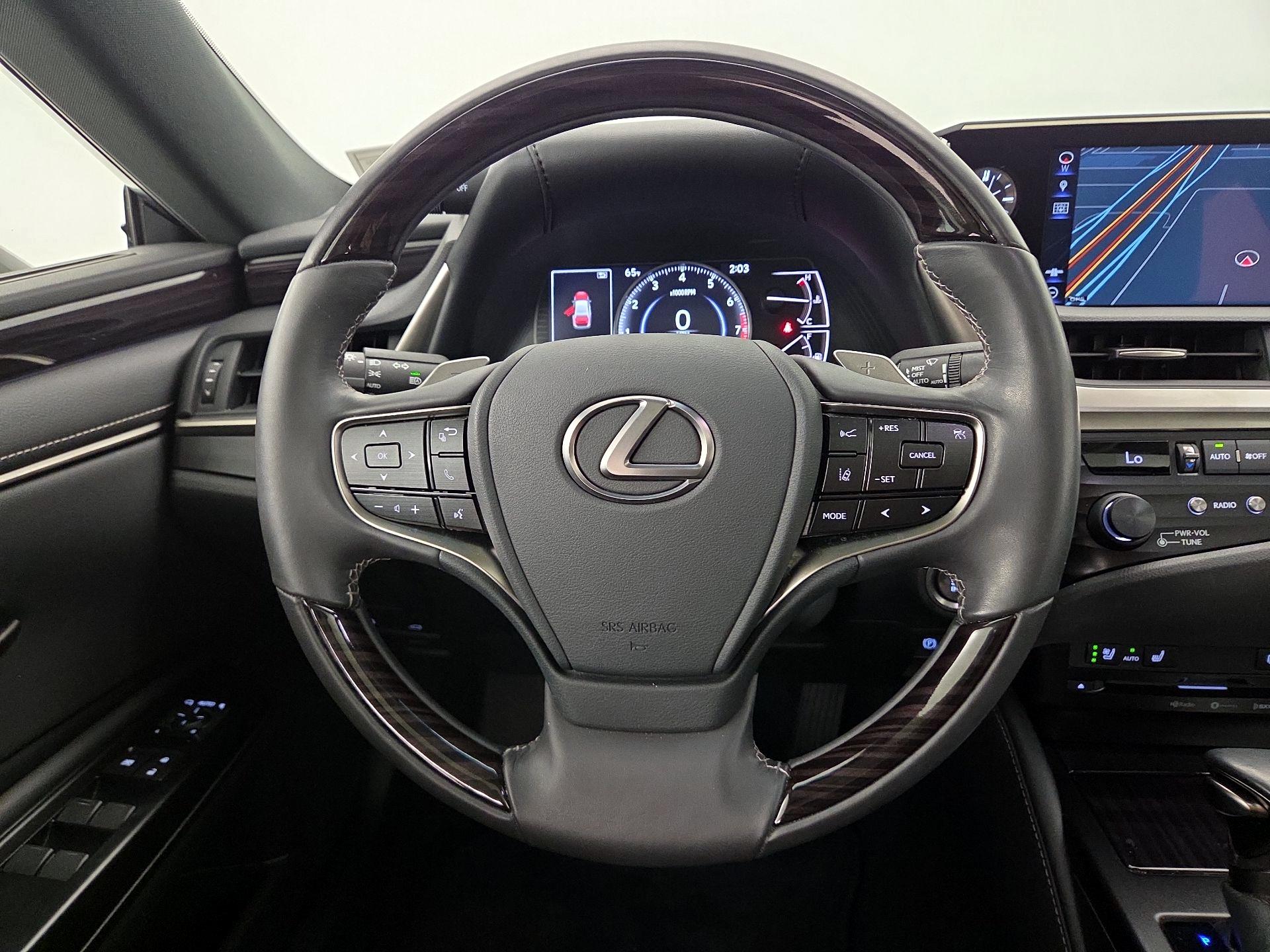 Thumbnail: 2020 Lexus ES - 10