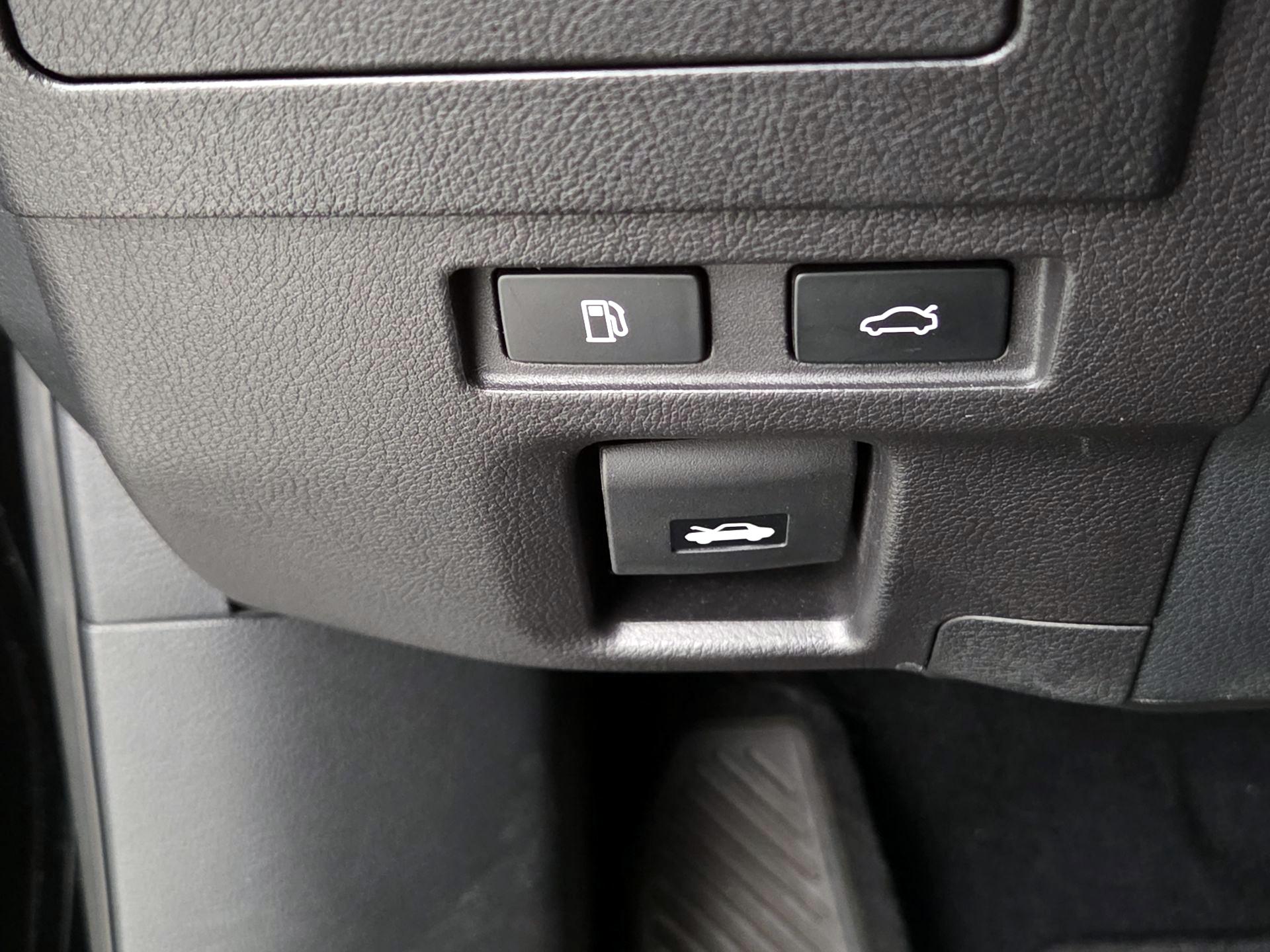 Thumbnail: 2020 Lexus ES - 13