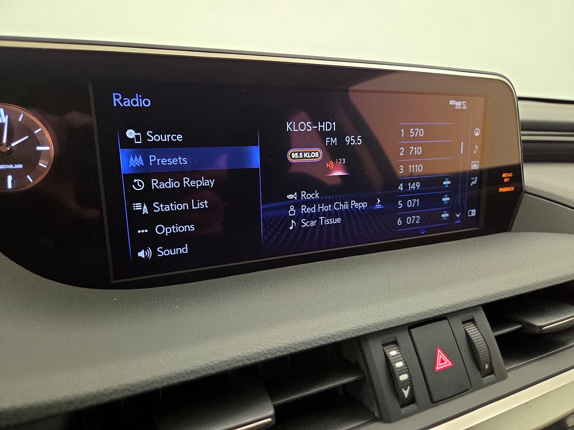 Thumbnail: 2020 Lexus ES - 16