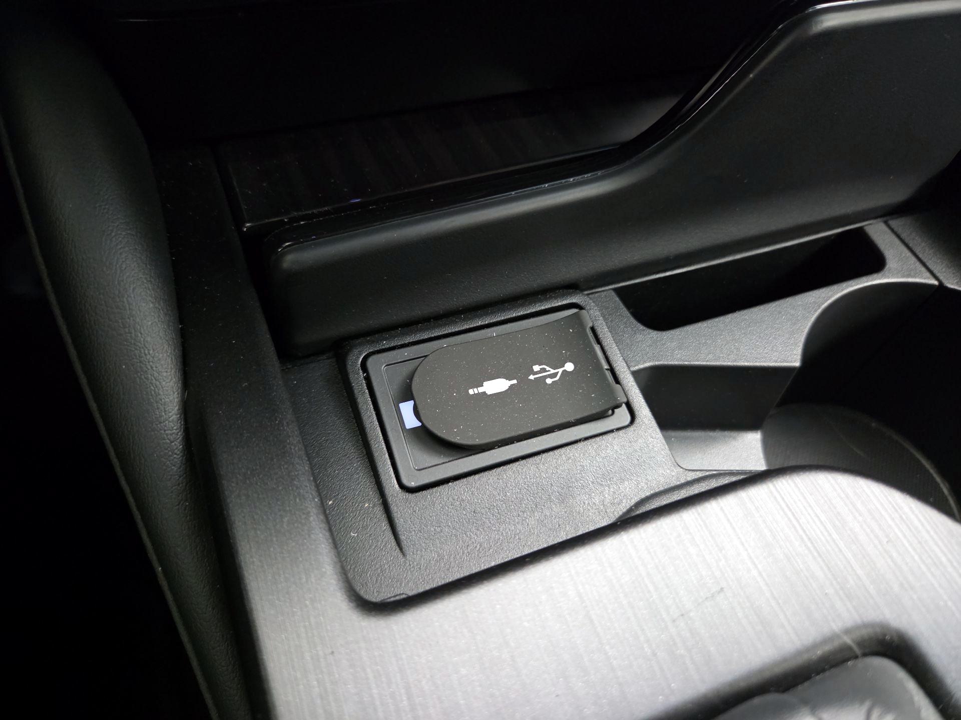 Thumbnail: 2020 Lexus ES - 19