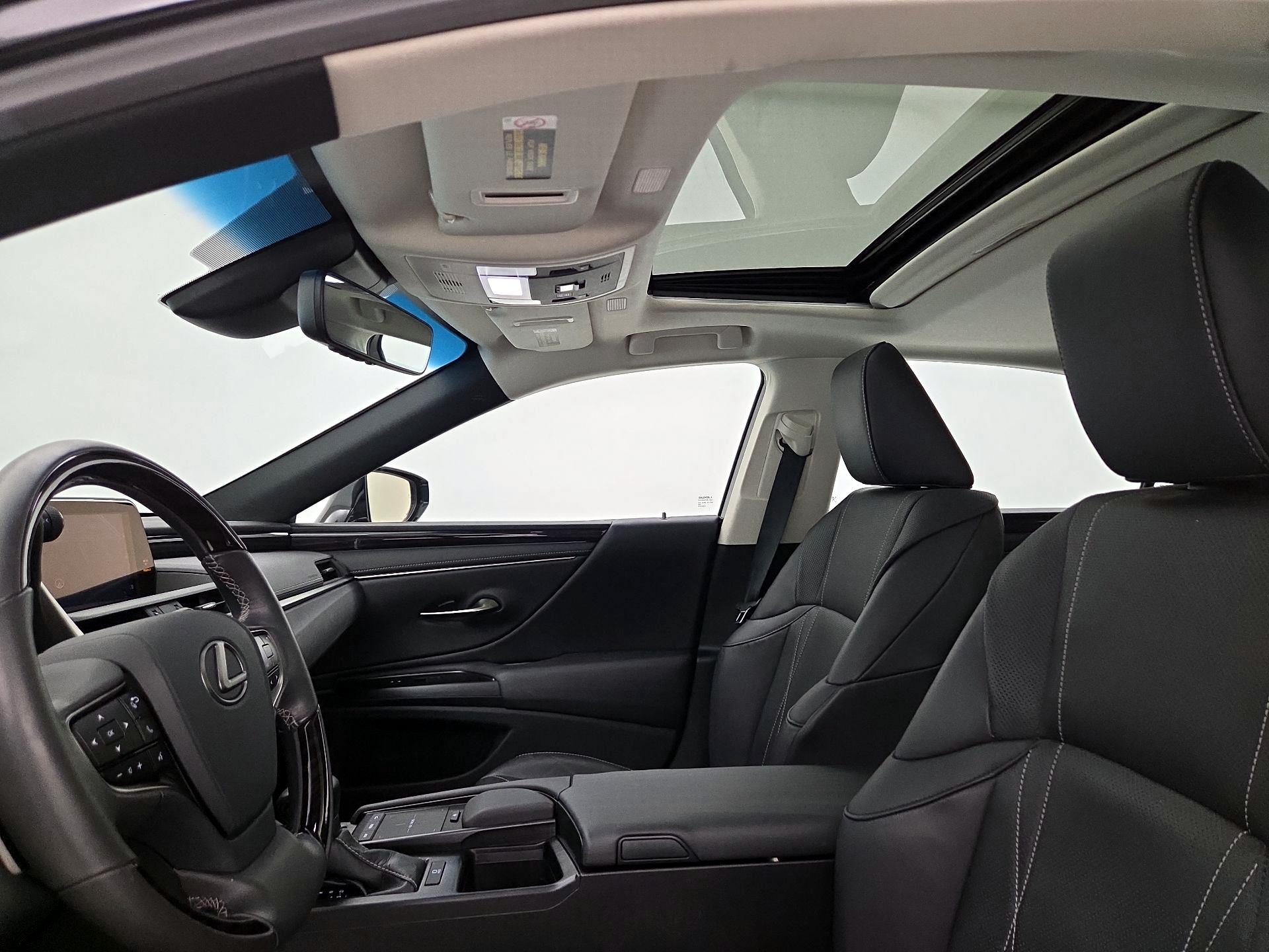 Thumbnail: 2020 Lexus ES - 20