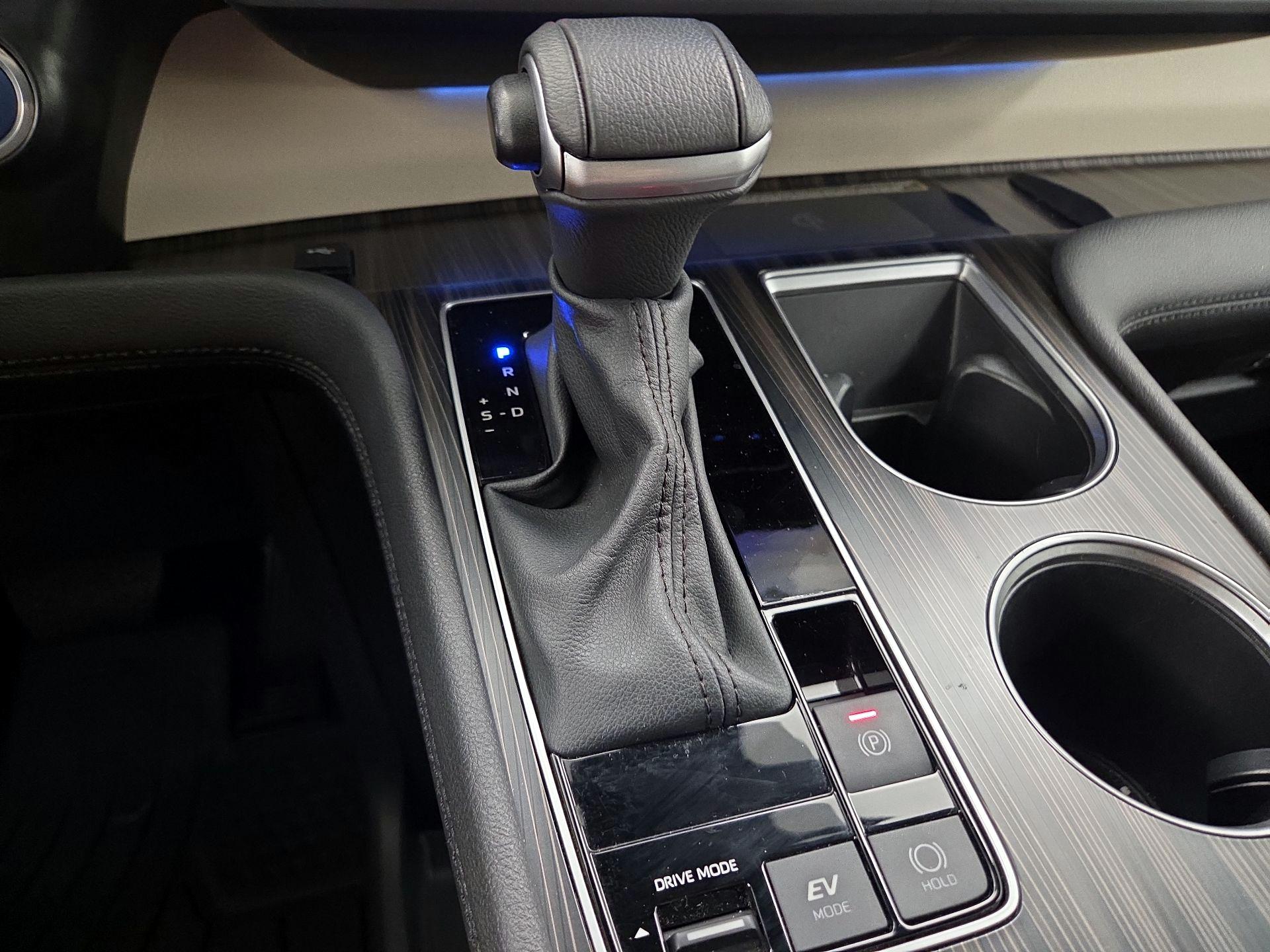 Thumbnail: 2024 Toyota Sienna - 18