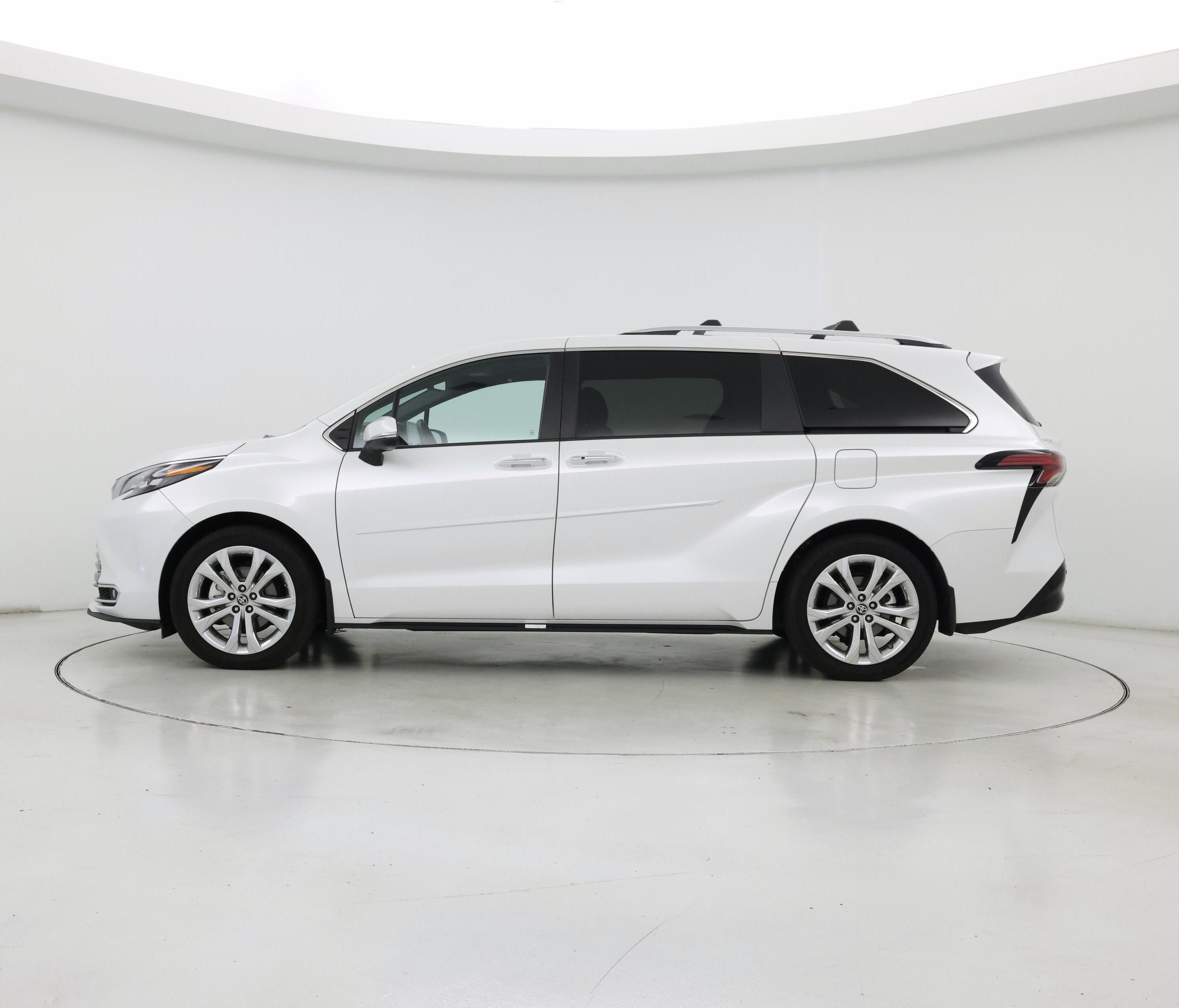Thumbnail: 2024 Toyota Sienna - 3