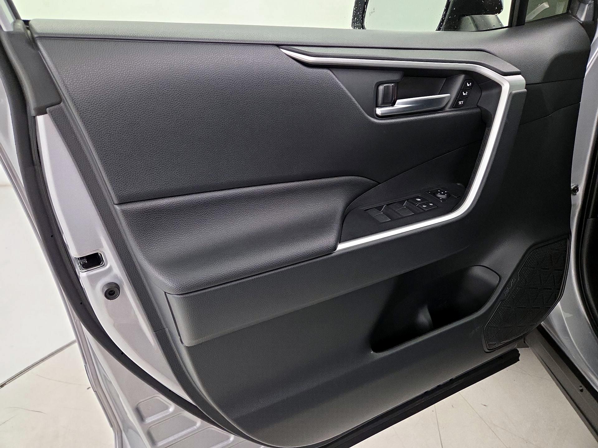 Thumbnail: 2025 Toyota RAV4 - 12