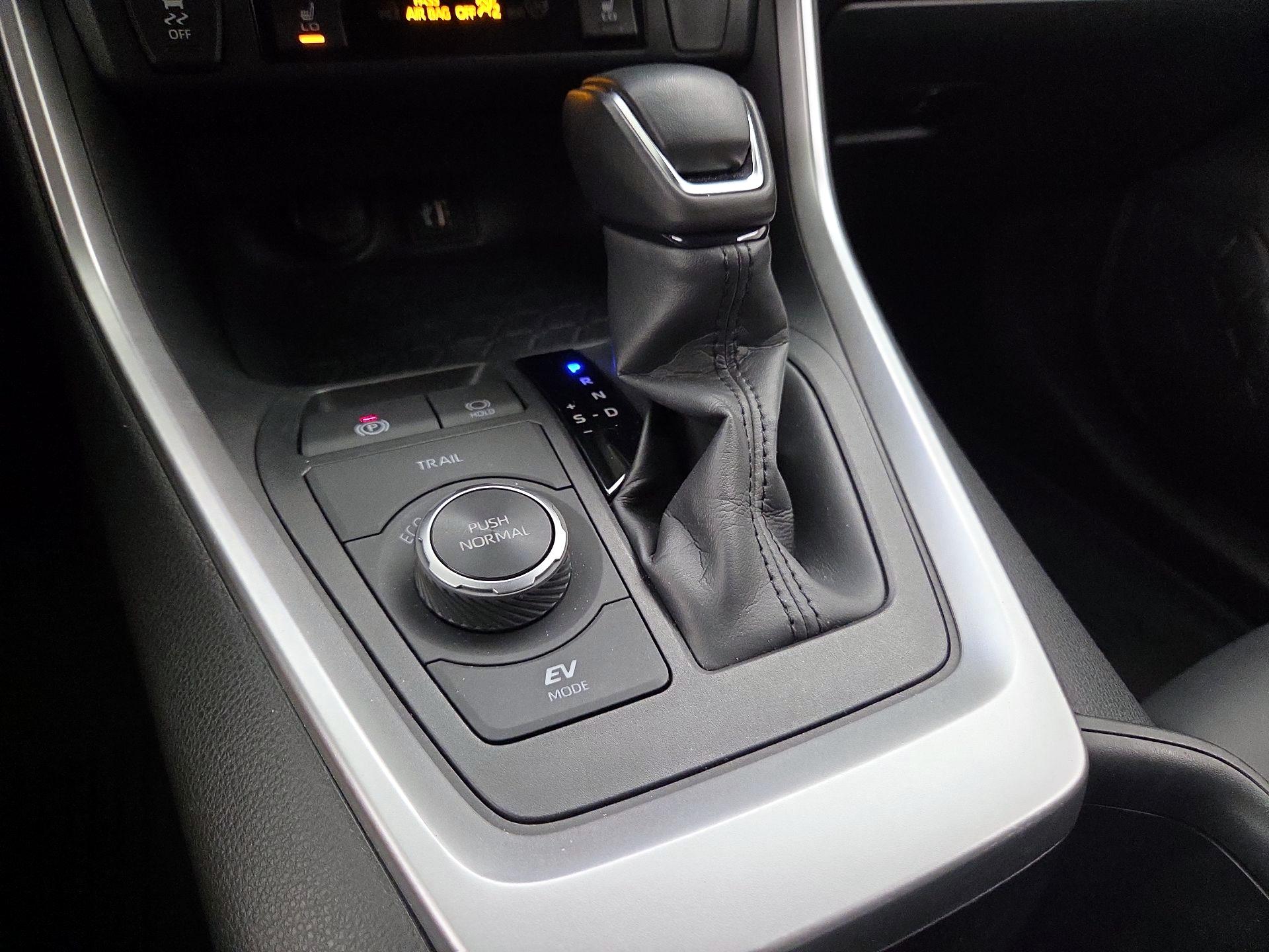 Thumbnail: 2025 Toyota RAV4 - 17