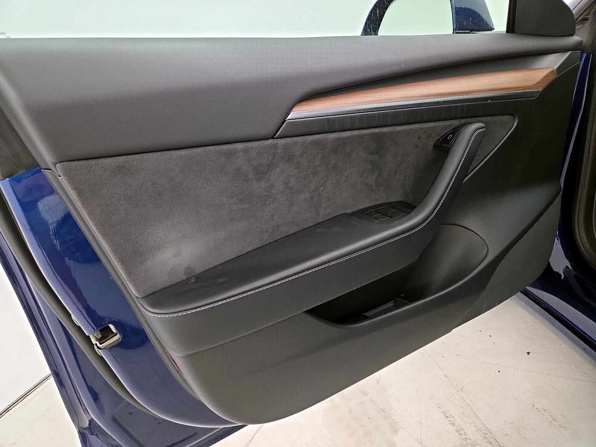 Thumbnail: 2022 Tesla Model 3 - 12