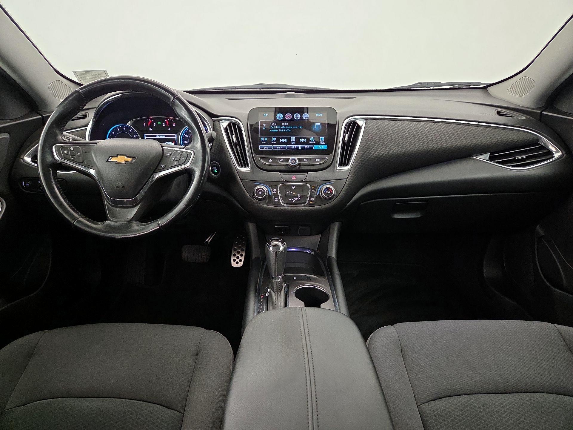 Thumbnail: 2017 Chevrolet Malibu - 9