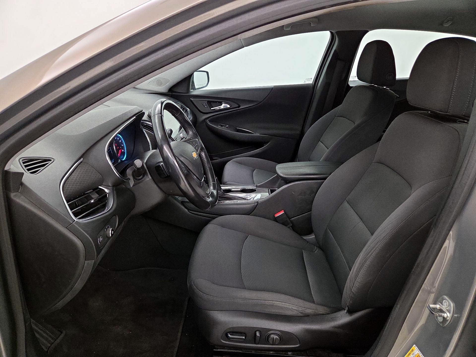 Thumbnail: 2017 Chevrolet Malibu - 11