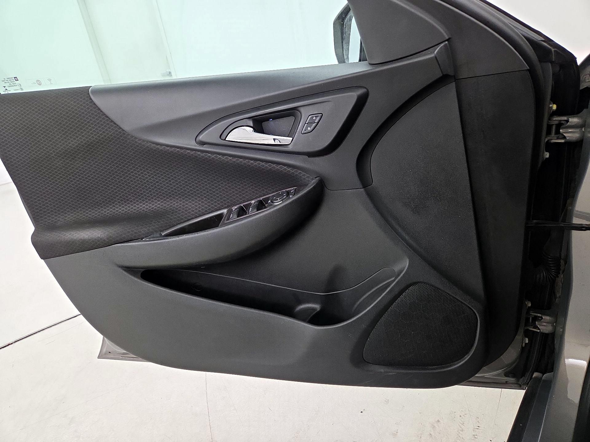 Thumbnail: 2017 Chevrolet Malibu - 12