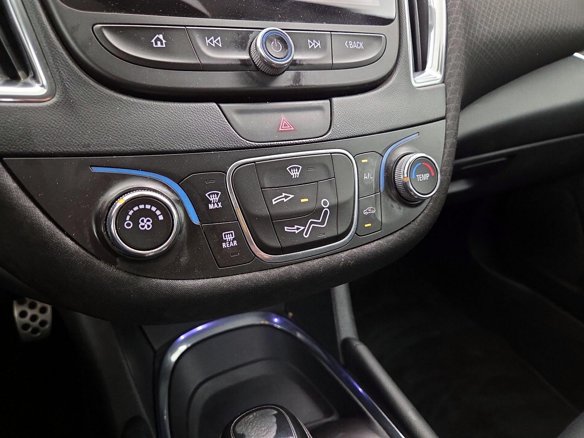 Thumbnail: 2017 Chevrolet Malibu - 16