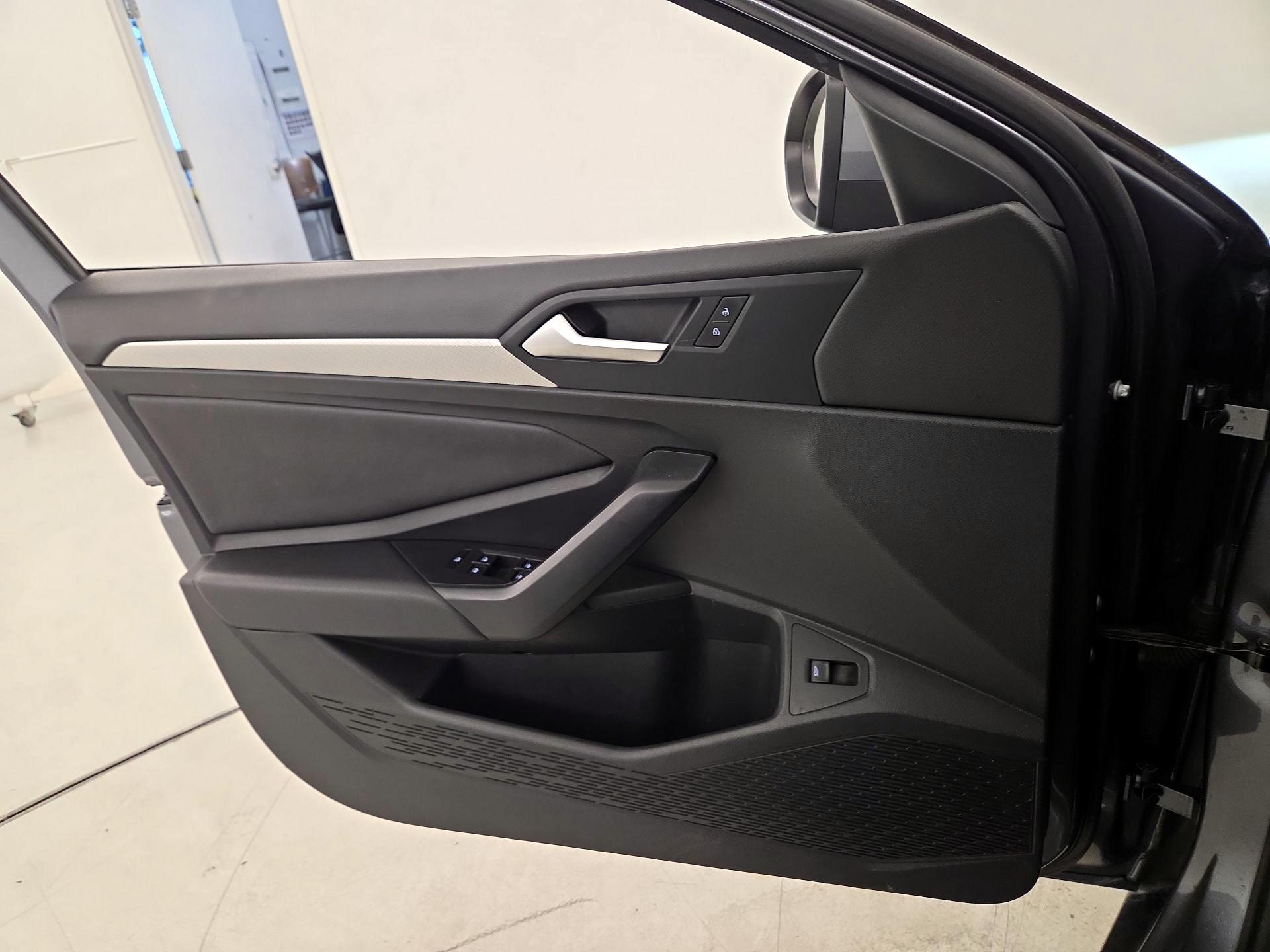 Thumbnail: 2019 Volkswagen Jetta - 12