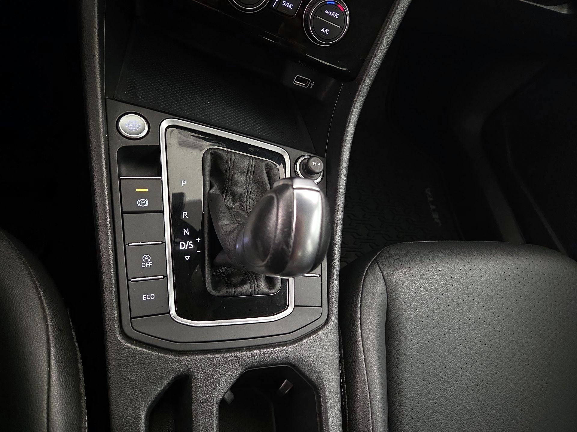 Thumbnail: 2019 Volkswagen Jetta - 17