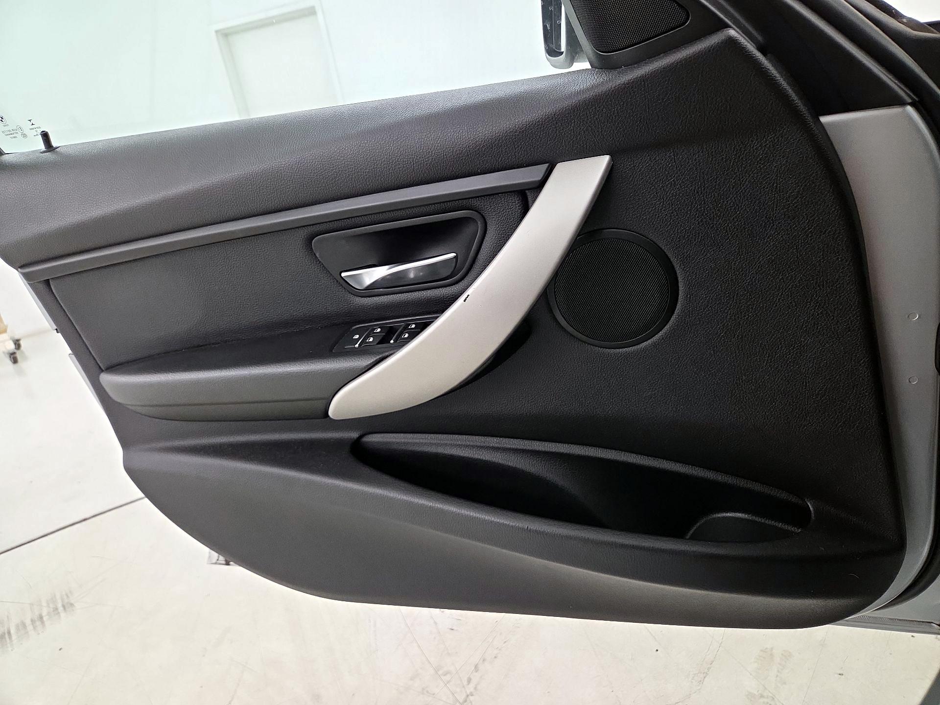 Thumbnail: 2017 BMW 3 Series - 12