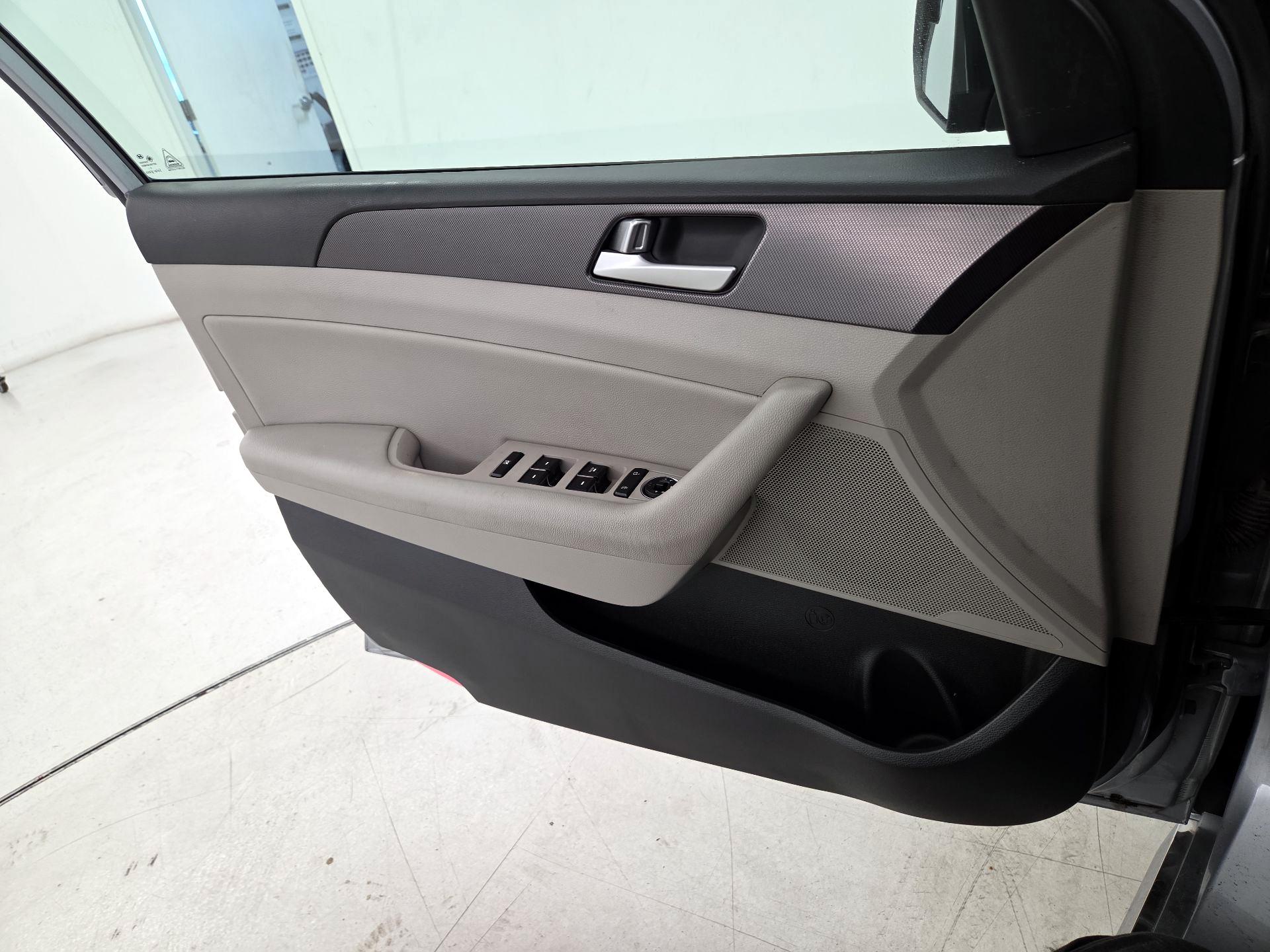 Thumbnail: 2017 Hyundai Sonata - 12