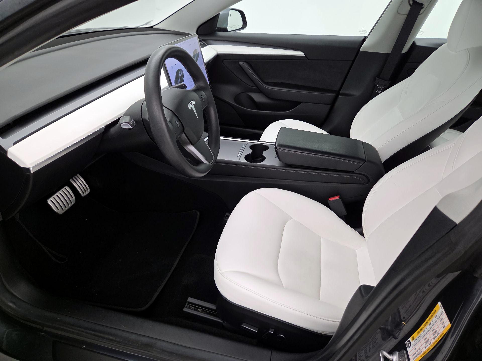 Thumbnail: 2022 Tesla Model 3 - 11