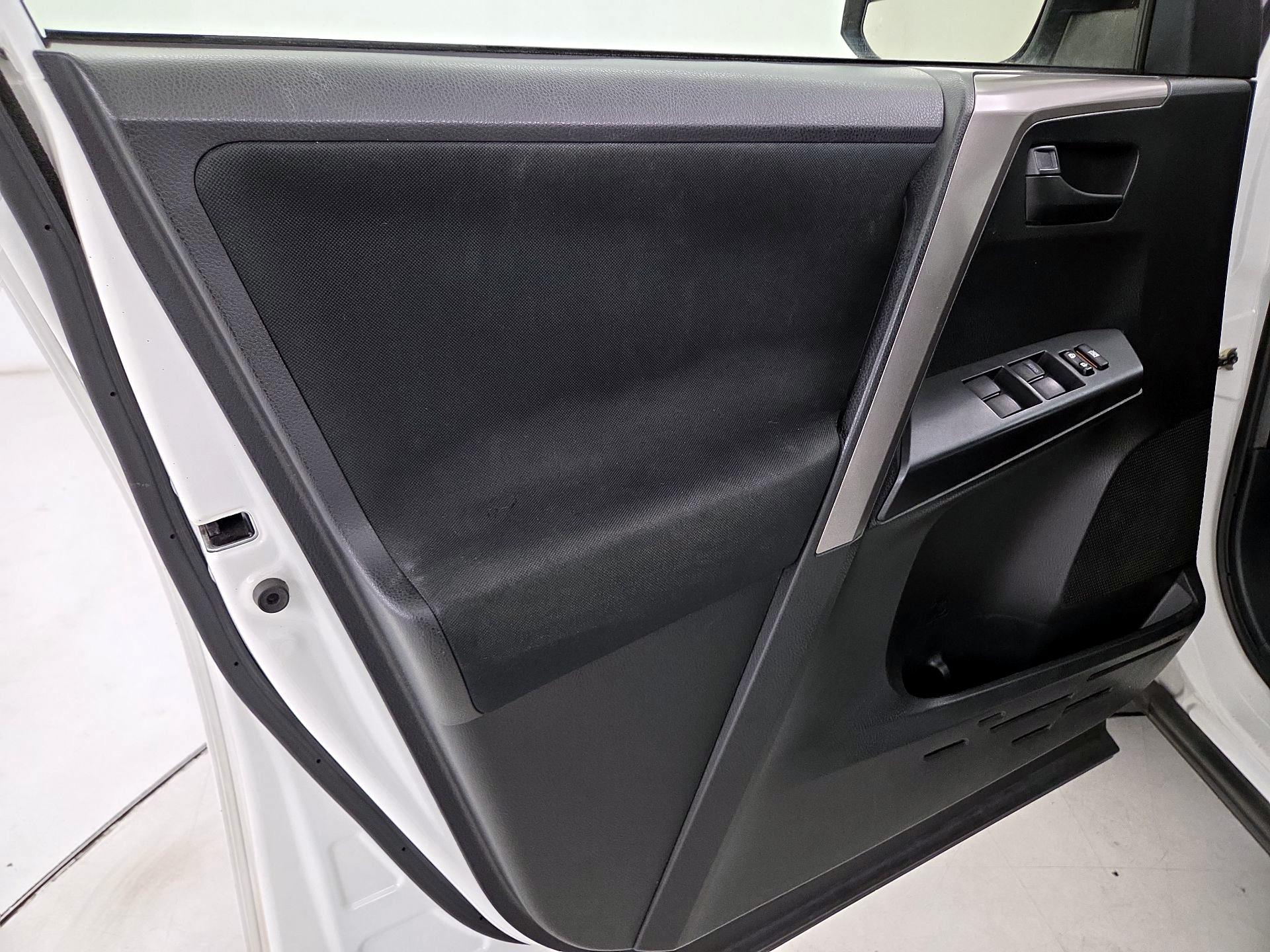 Thumbnail: 2017 Toyota RAV4 - 12