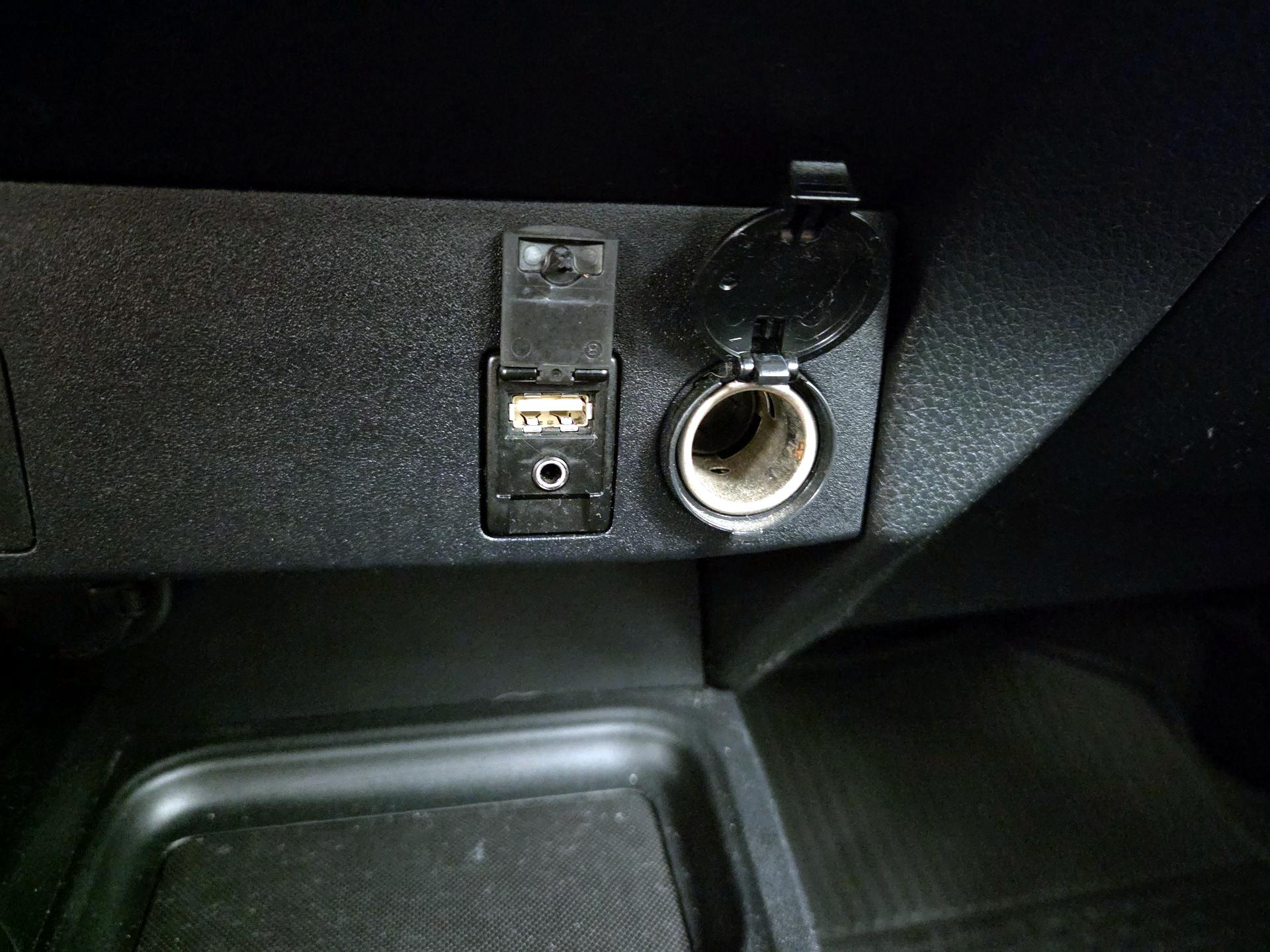 Thumbnail: 2017 Toyota RAV4 - 18