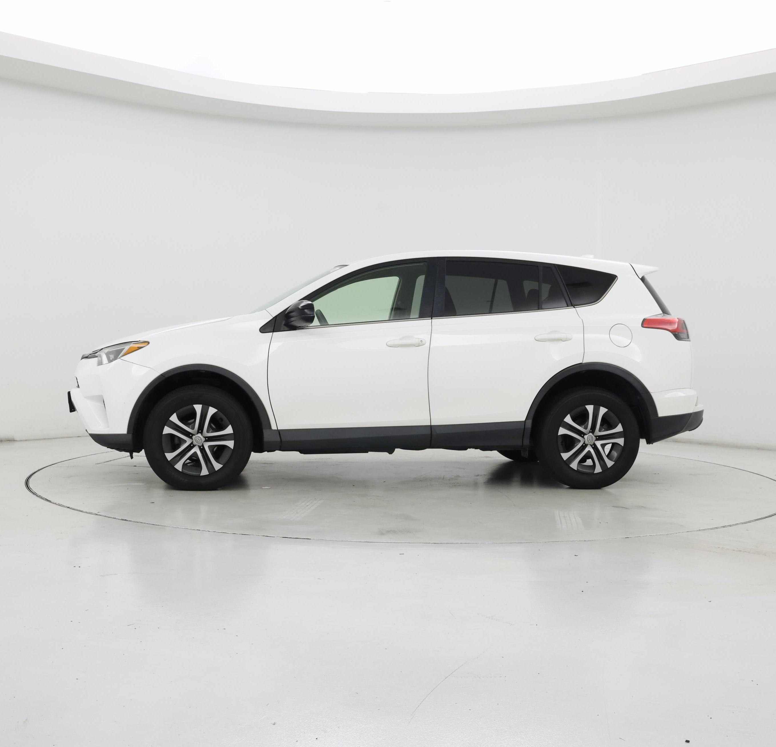 Thumbnail: 2017 Toyota RAV4 - 3