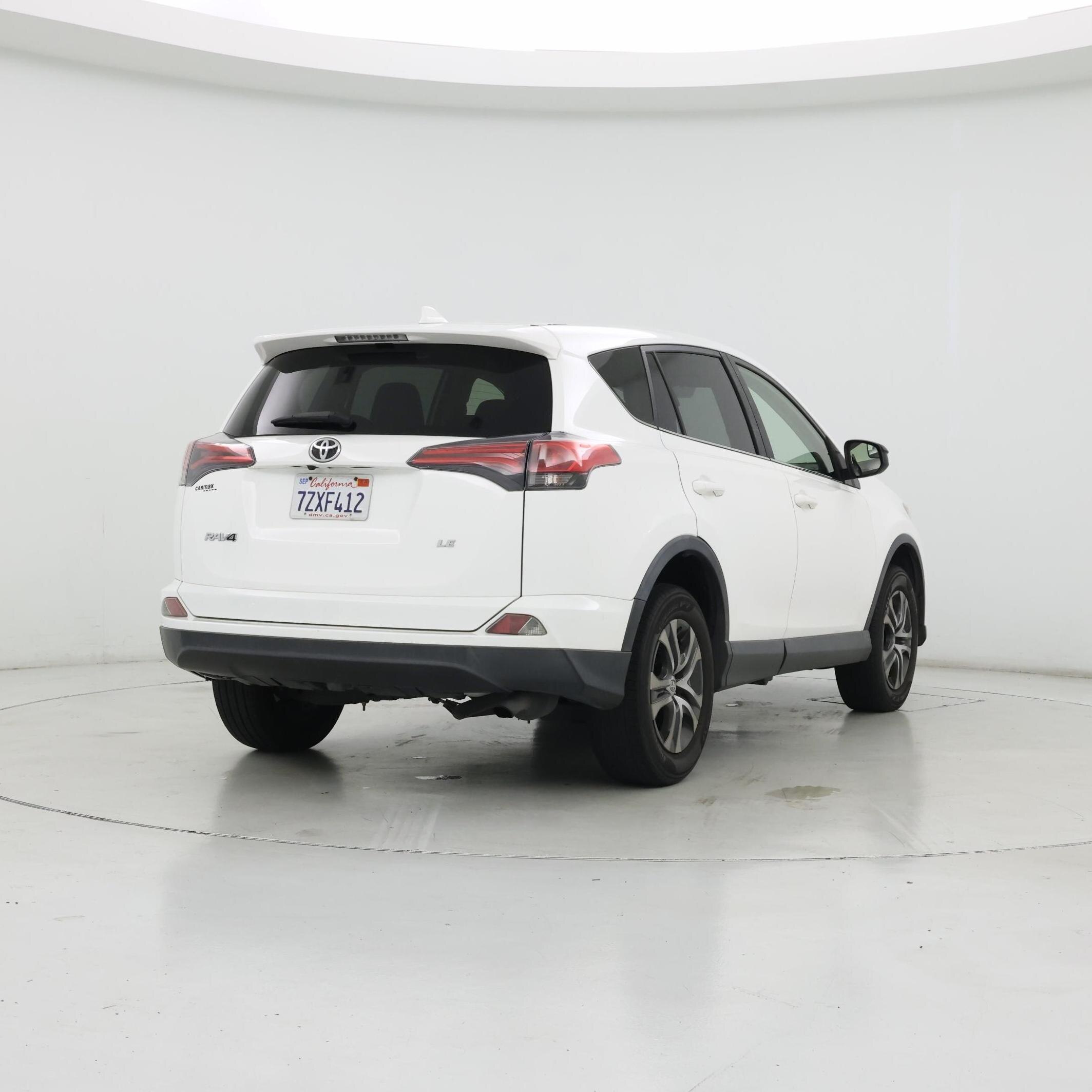 Thumbnail: 2017 Toyota RAV4 - 8