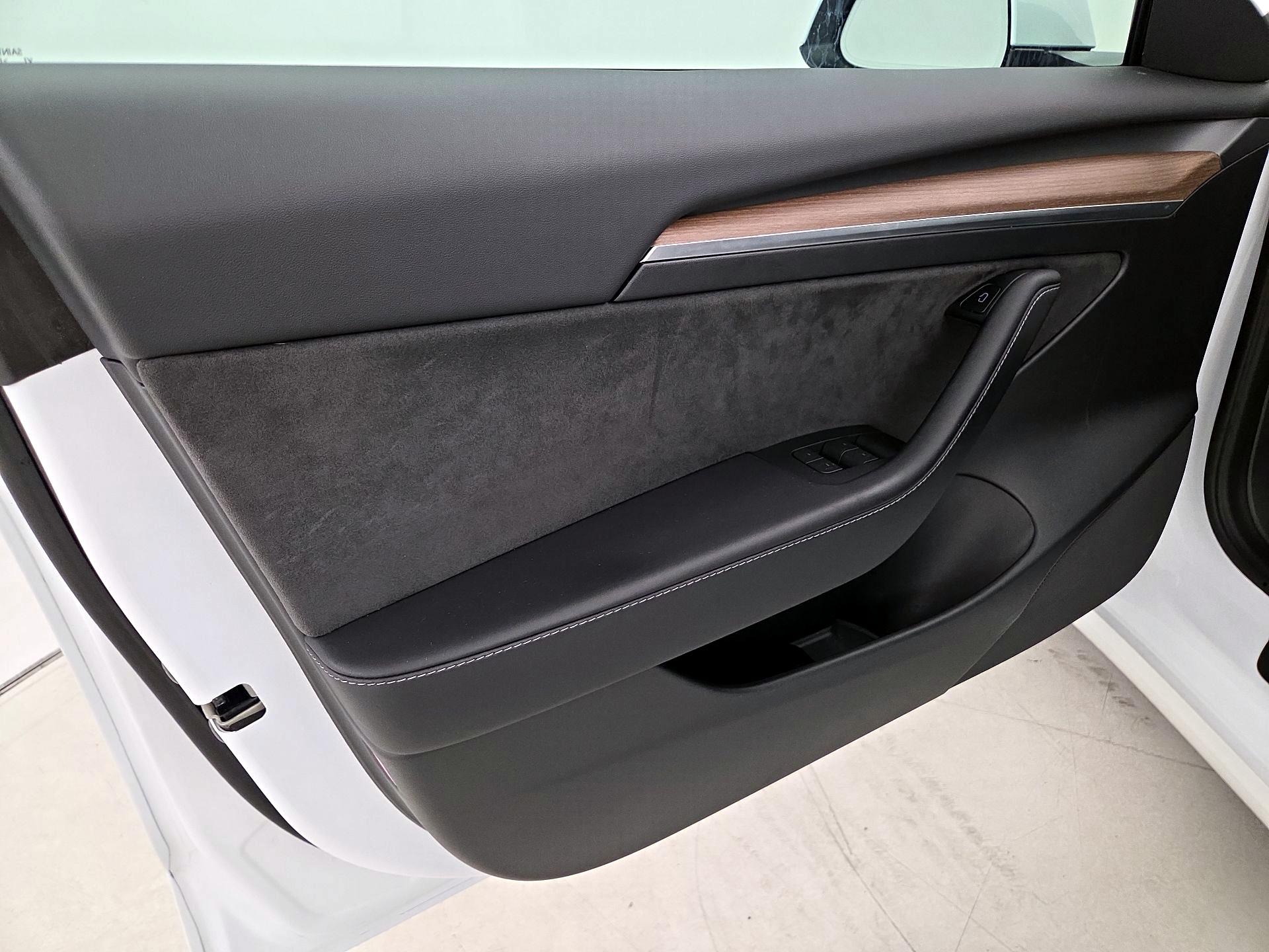 Thumbnail: 2023 Tesla Model 3 - 12