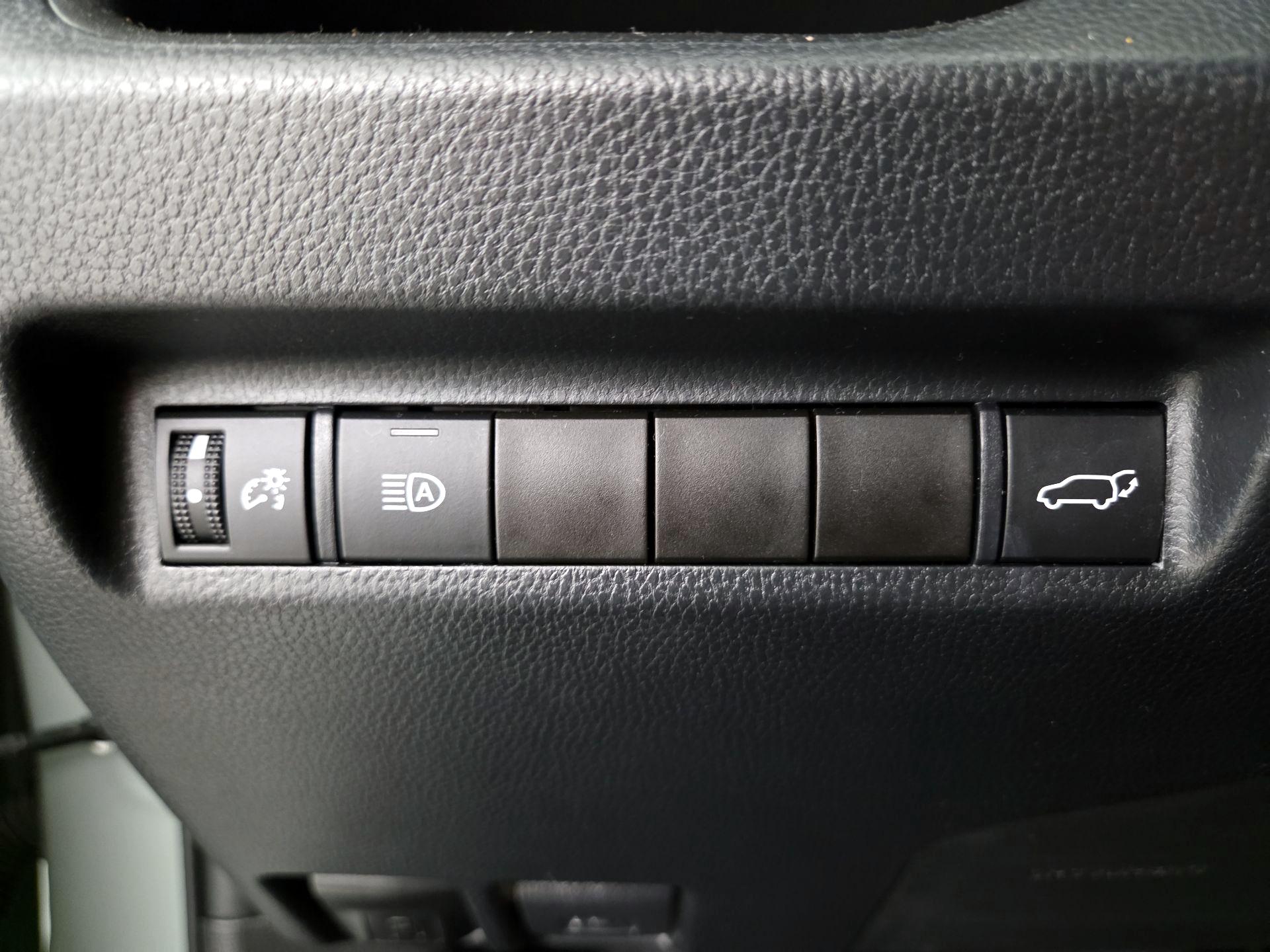 Thumbnail: 2022 Toyota RAV4 - 13