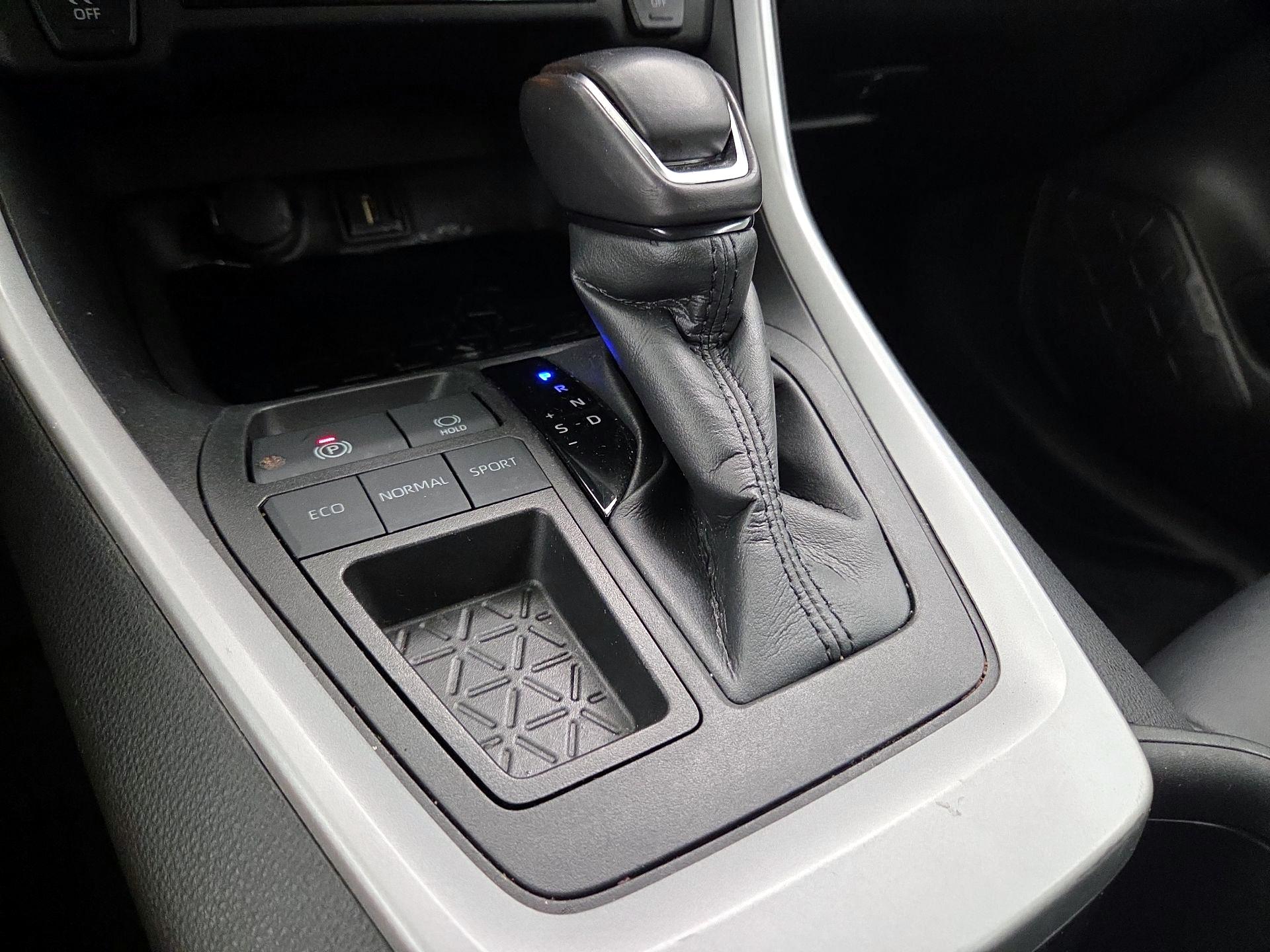 Thumbnail: 2022 Toyota RAV4 - 17