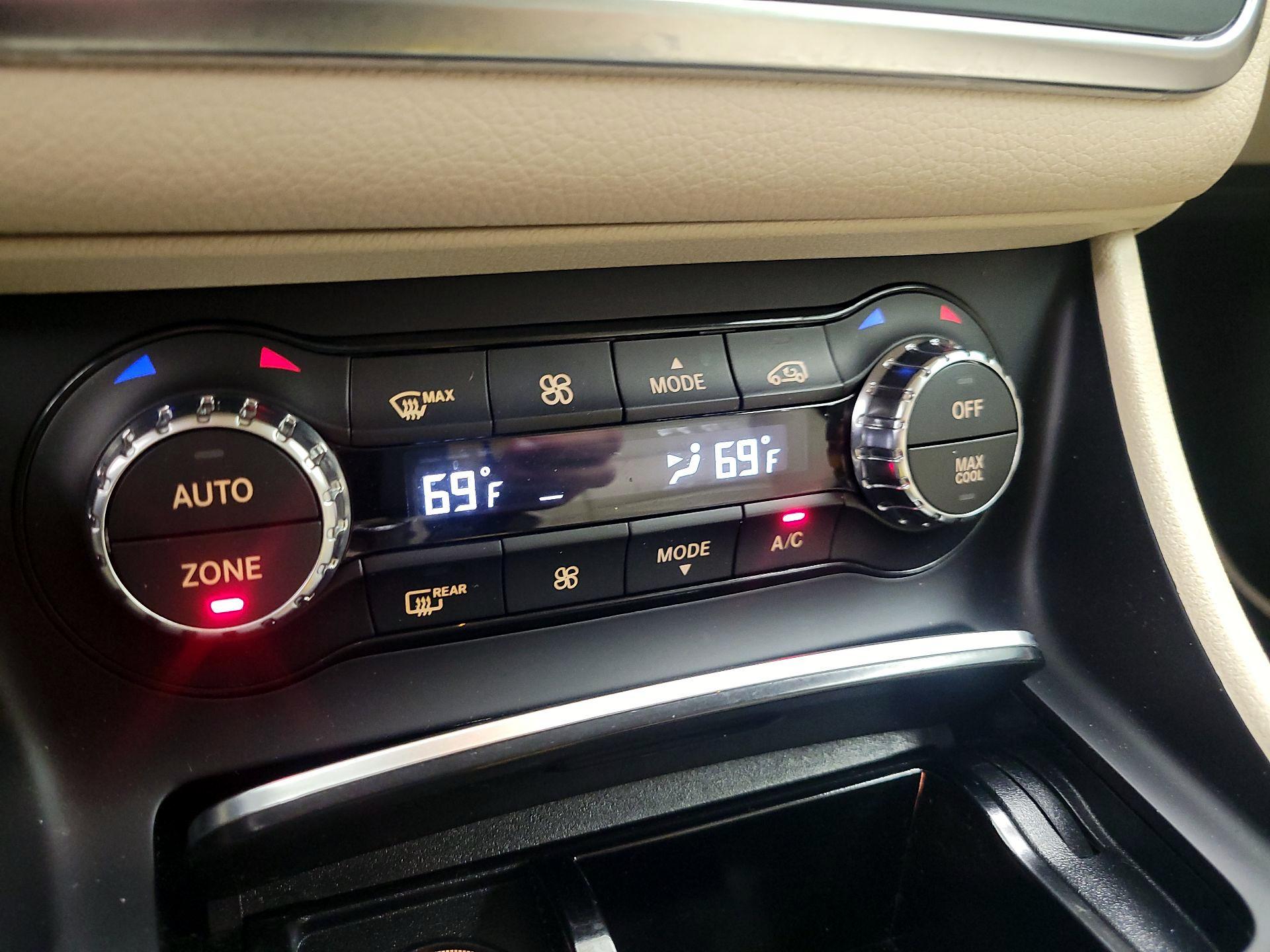 Thumbnail: 2019 Mercedes-Benz GLA - 16