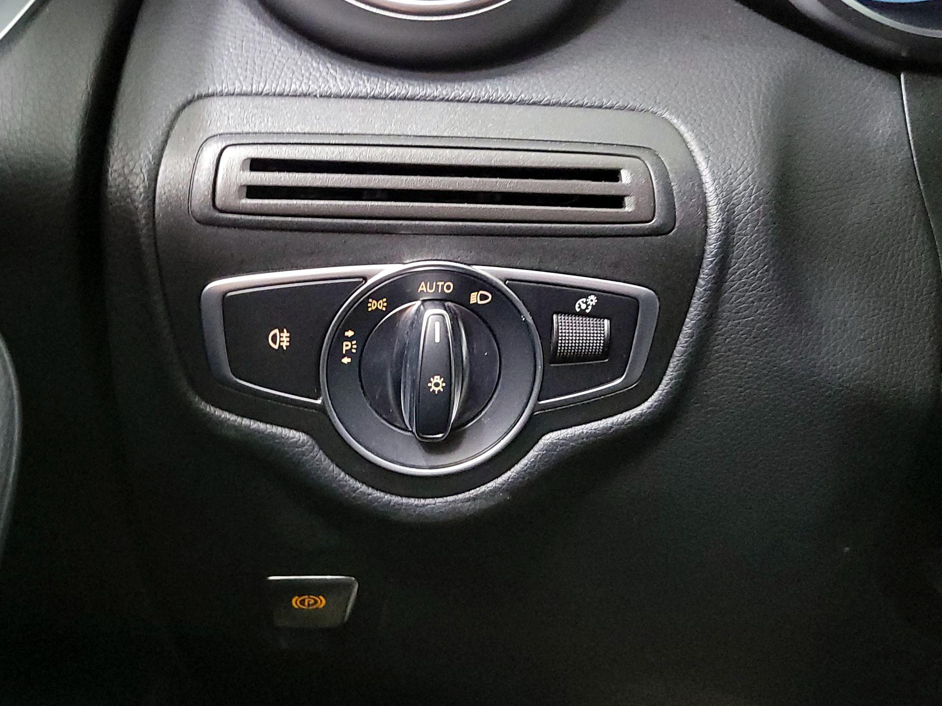 Thumbnail: 2022 Mercedes-Benz GLC - 13