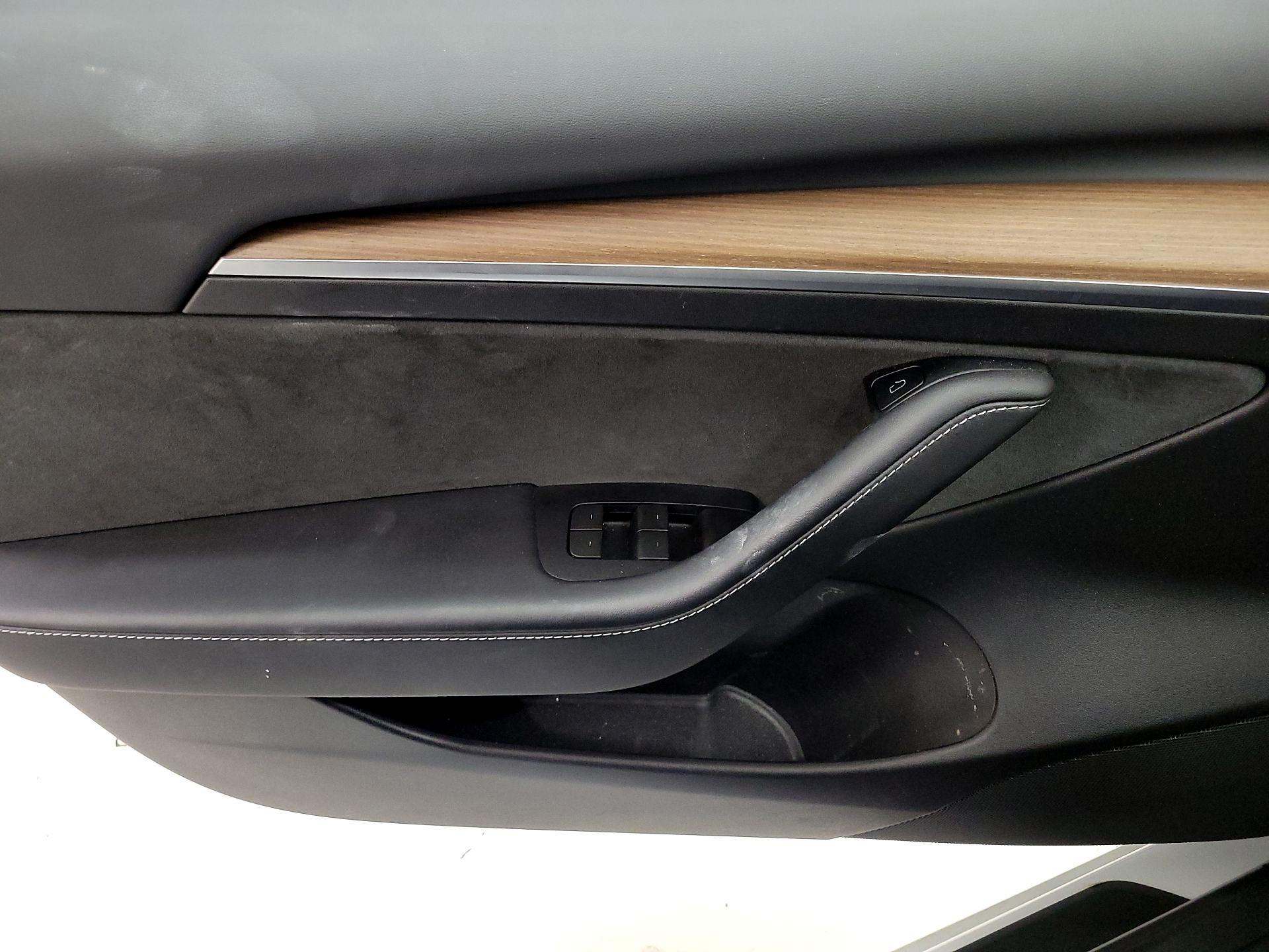 Thumbnail: 2022 Tesla Model 3 - 12