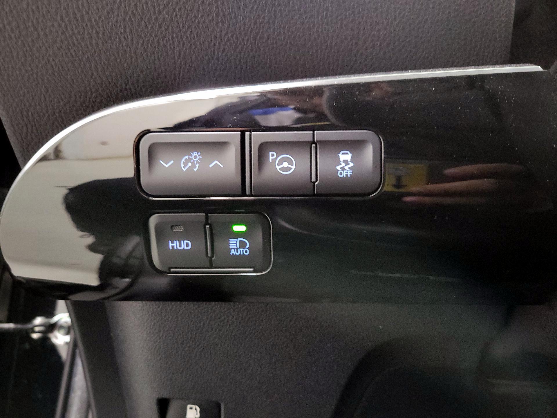 Thumbnail: 2019 Toyota Prius - 13