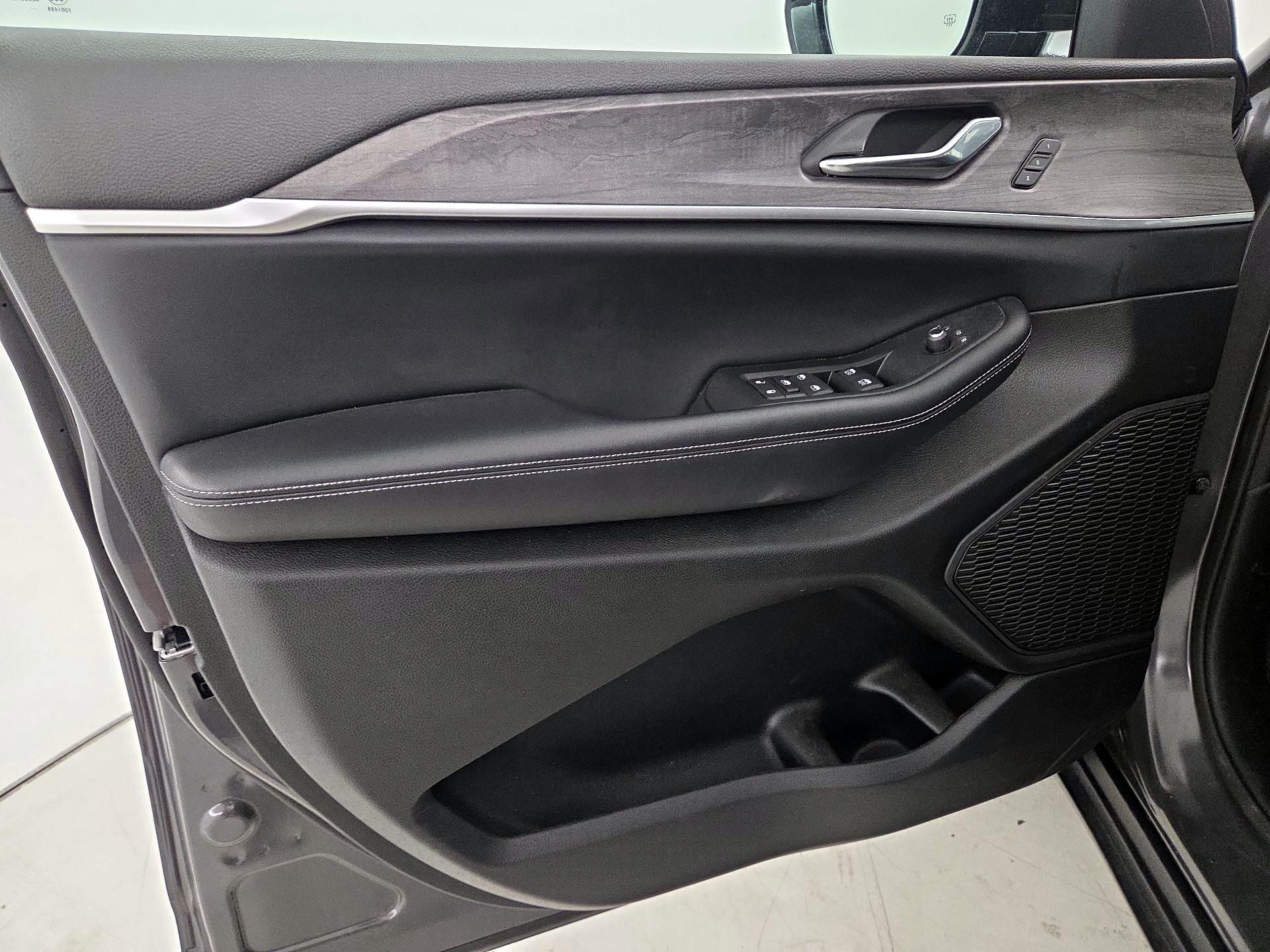 Thumbnail: 2024 Jeep Grand Cherokee - 12