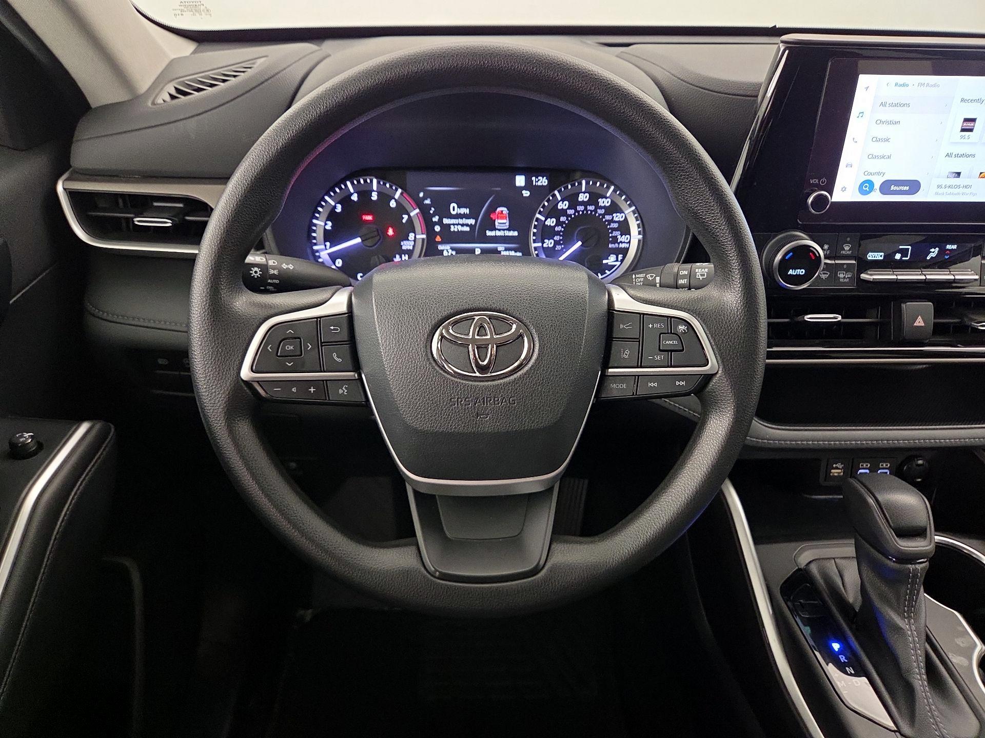 Thumbnail: 2023 Toyota Highlander - 10