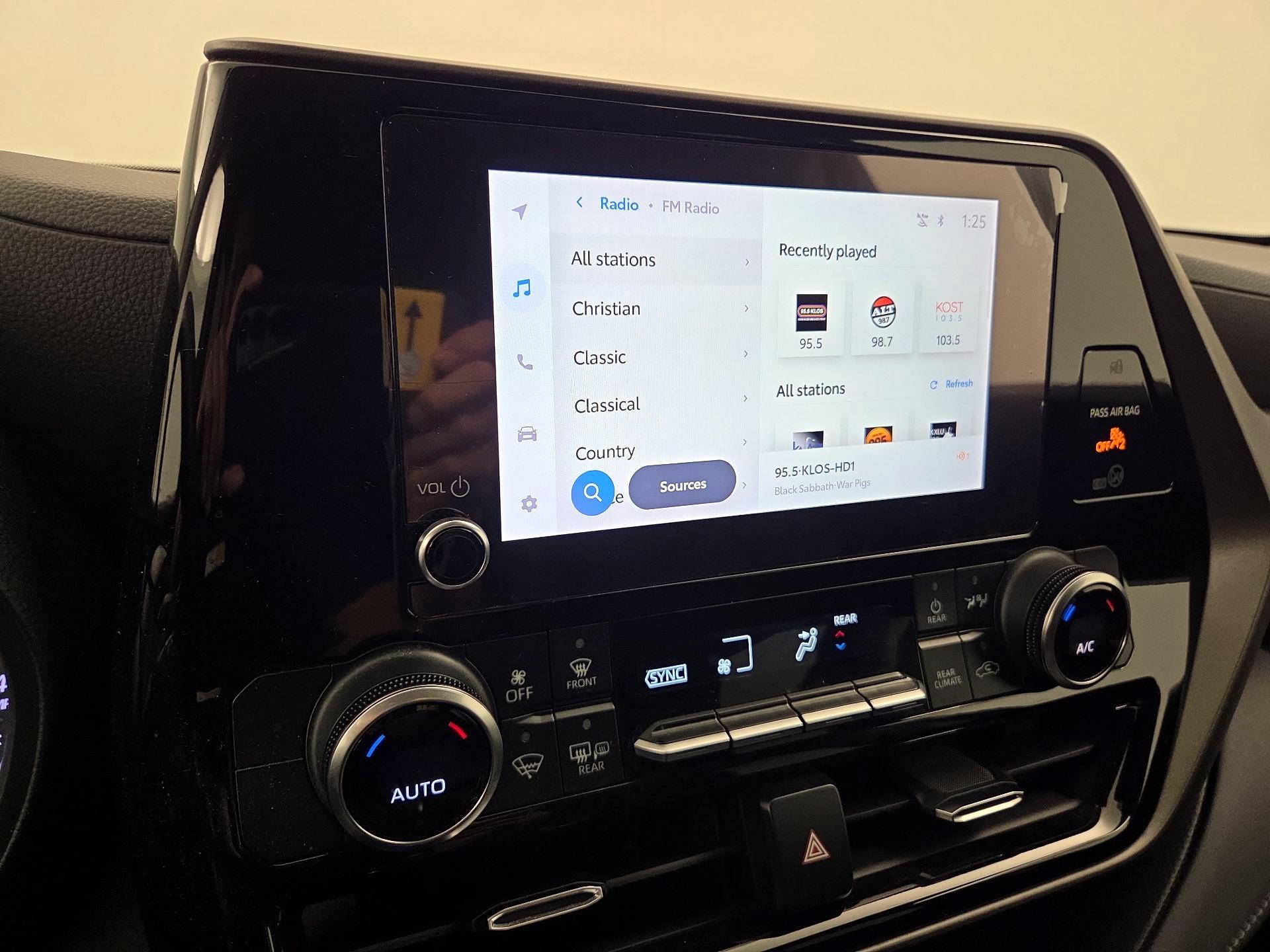 Thumbnail: 2023 Toyota Highlander - 15