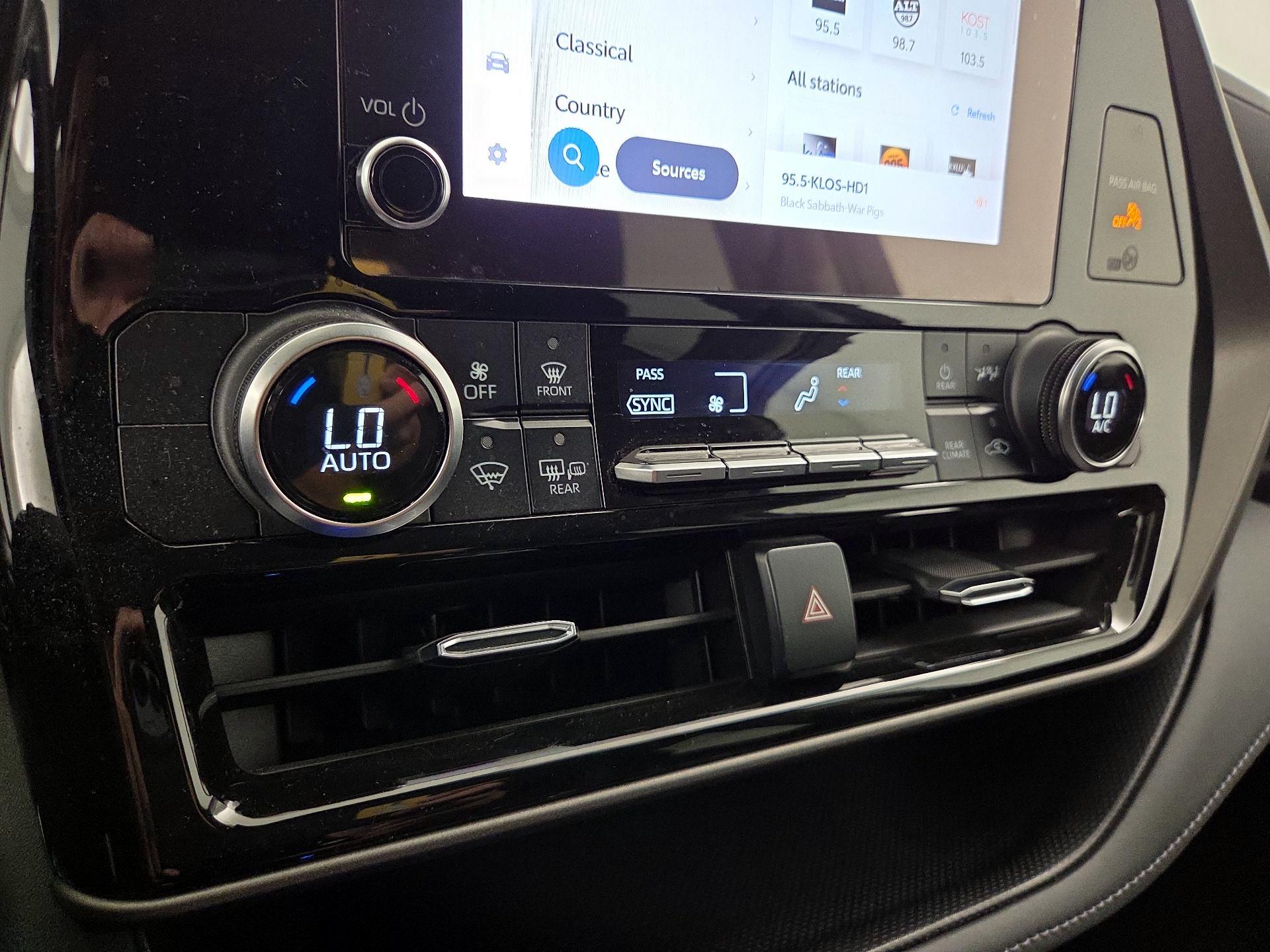 Thumbnail: 2023 Toyota Highlander - 16