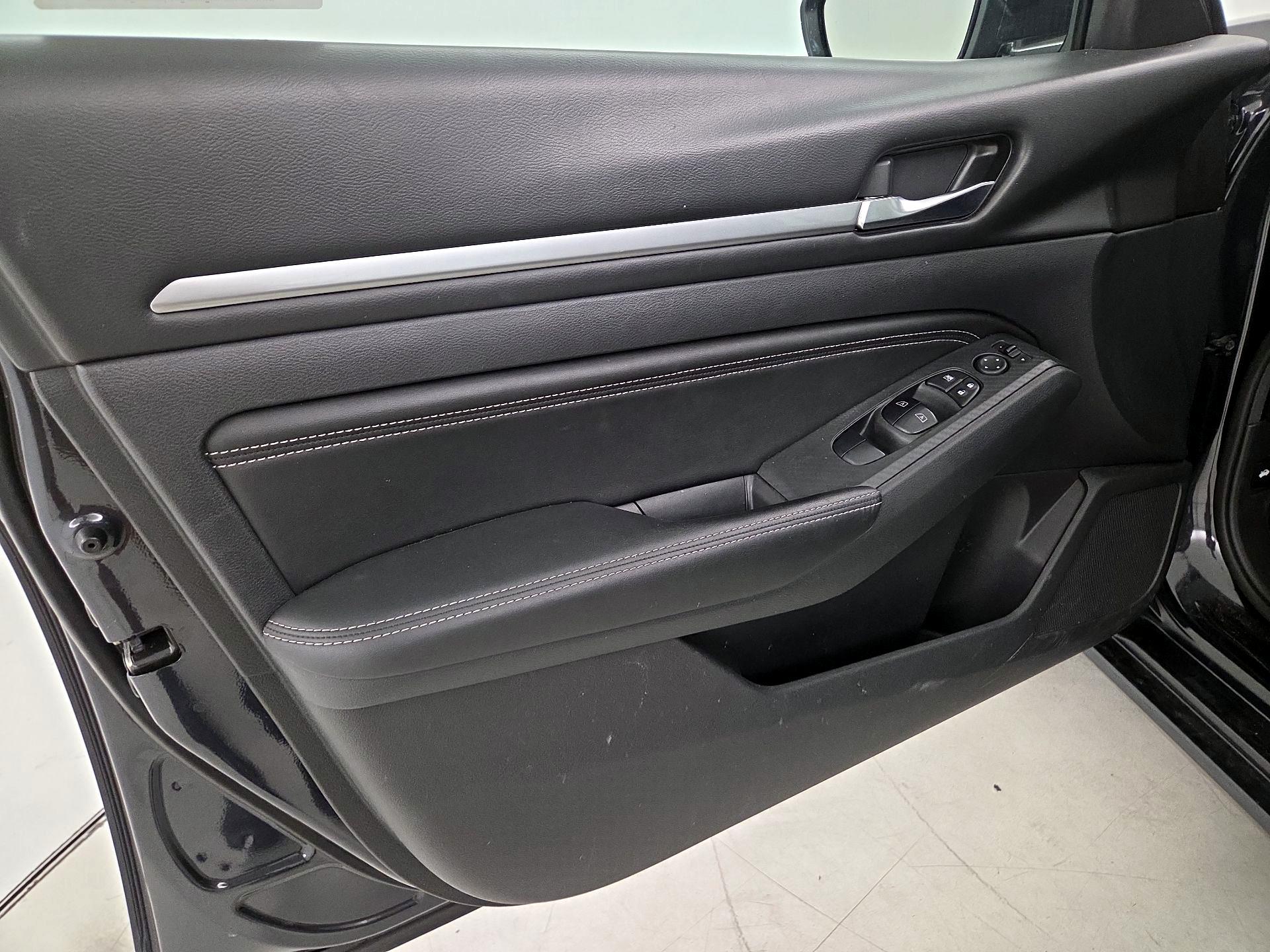 Thumbnail: 2019 Nissan Altima - 12