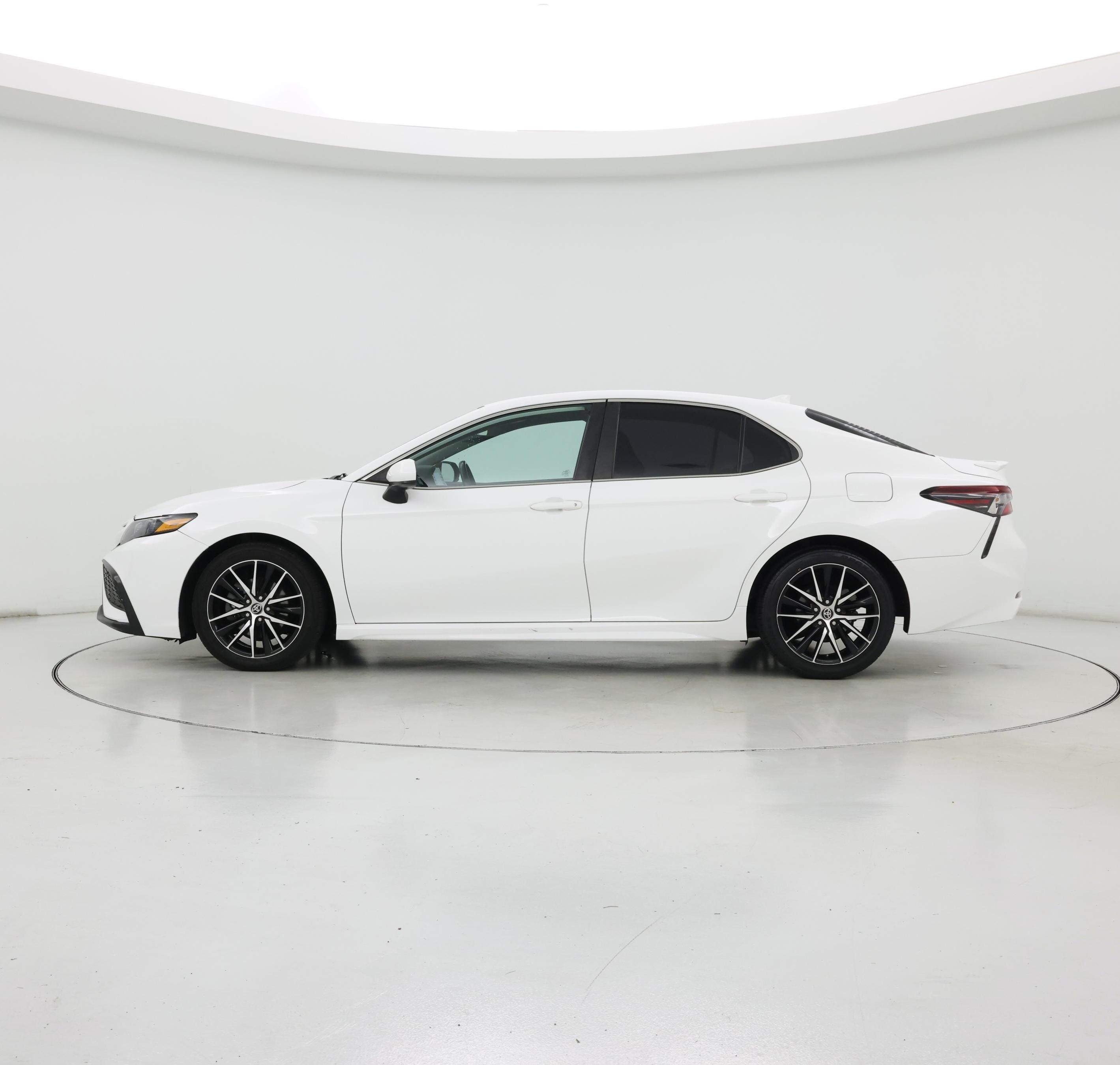 Thumbnail: 2021 Toyota Camry - 3